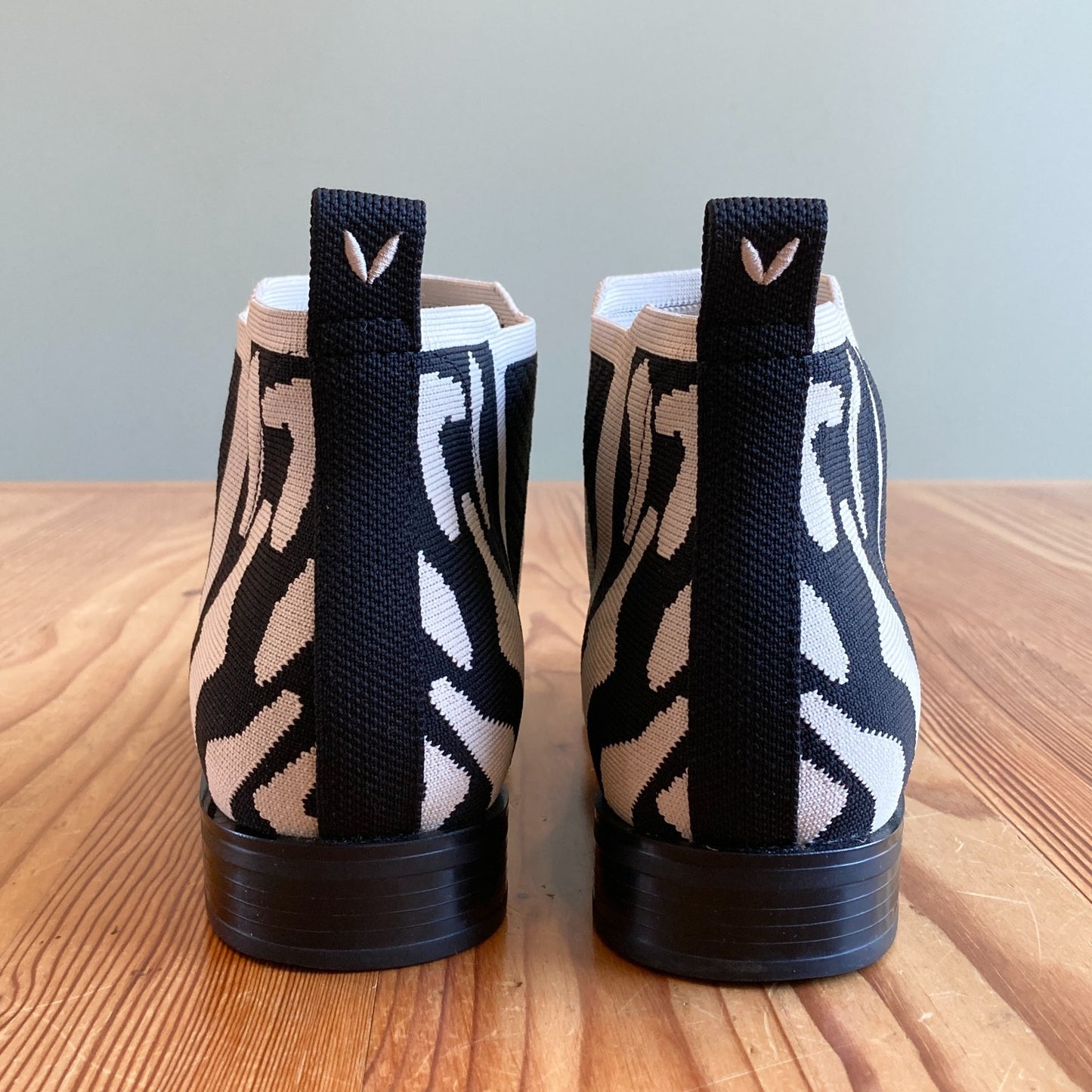 38 / 7-7.5 - Vivaia $179 Ecru Tiger Ryan Slip On Ankle Boots NEW w/ Box 0313TC