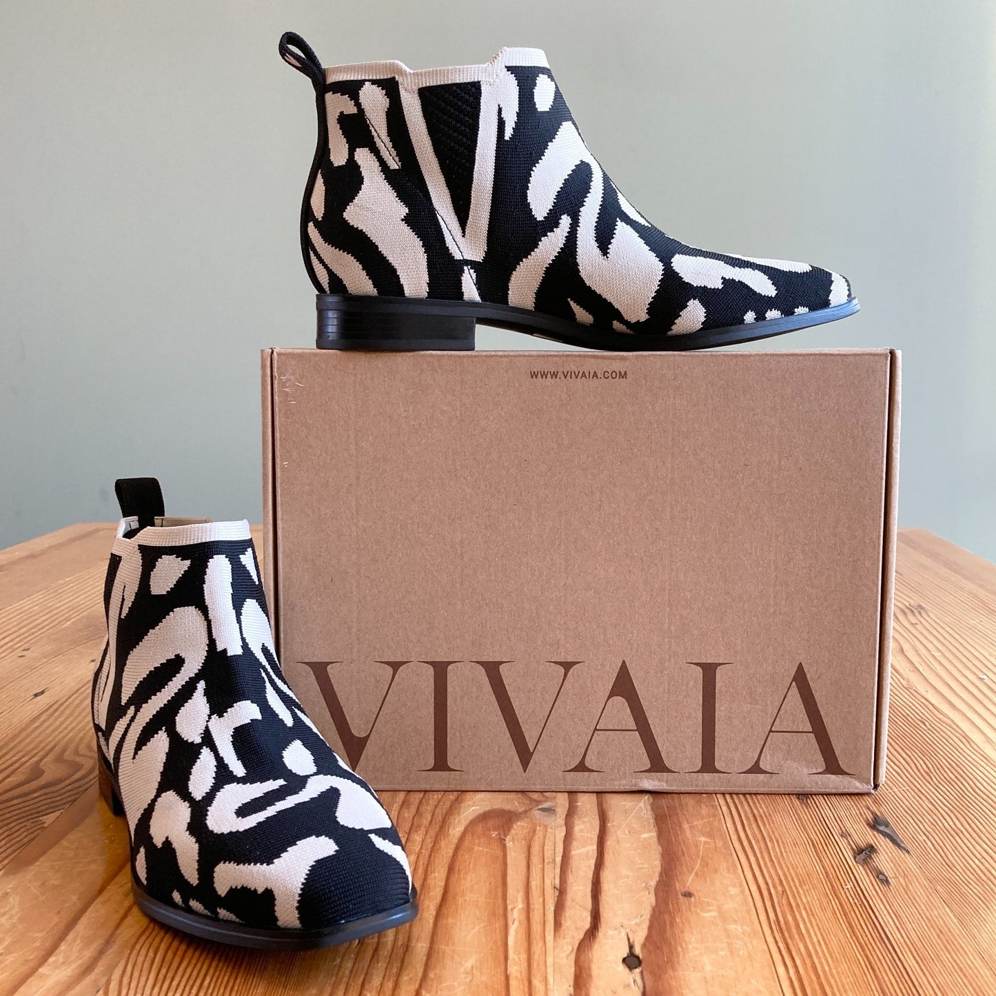 38 / 7-7.5 - Vivaia $179 Ecru Tiger Ryan Slip On Ankle Boots NEW w/ Box 0313TC