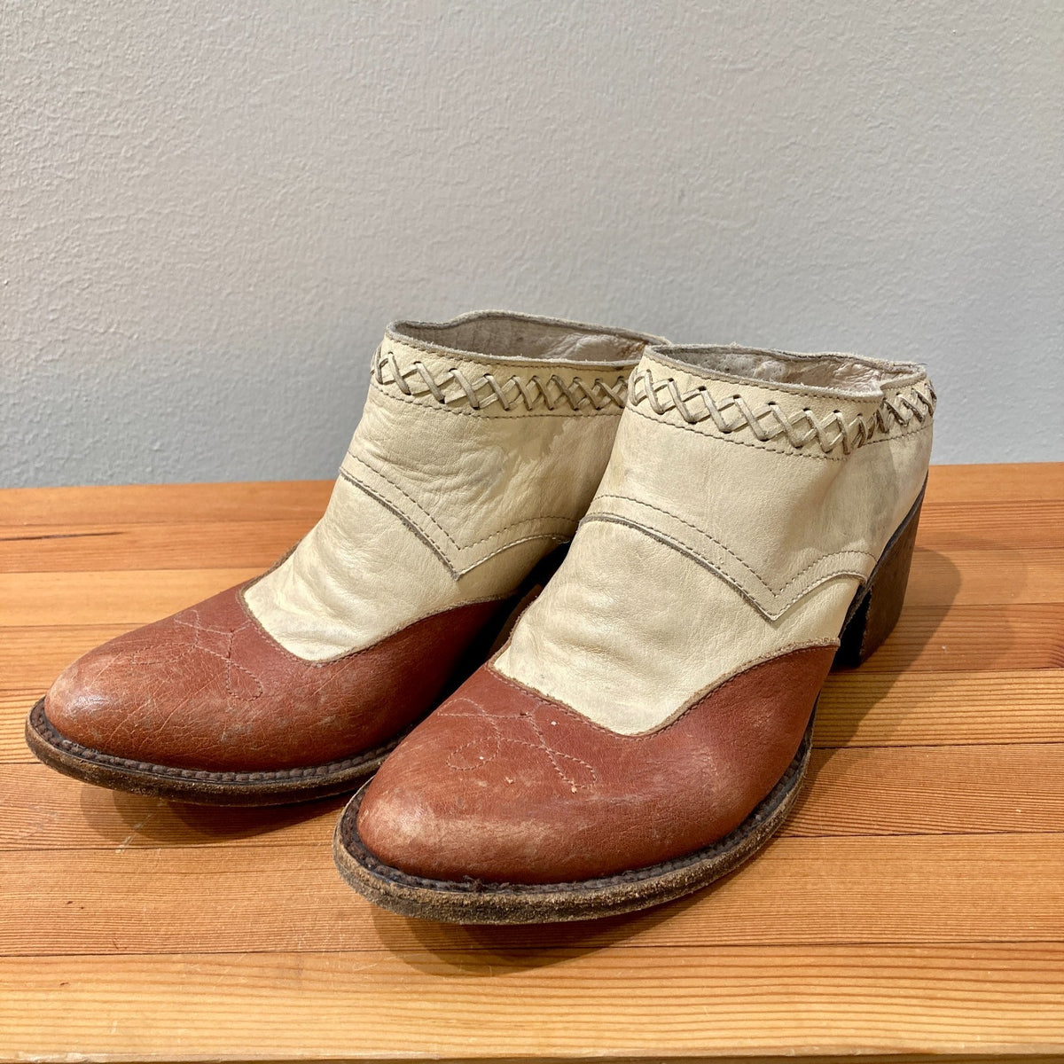 Freebird by Steven Brown White Western Prisn Mules Shoes - Size 6 - 0312IG