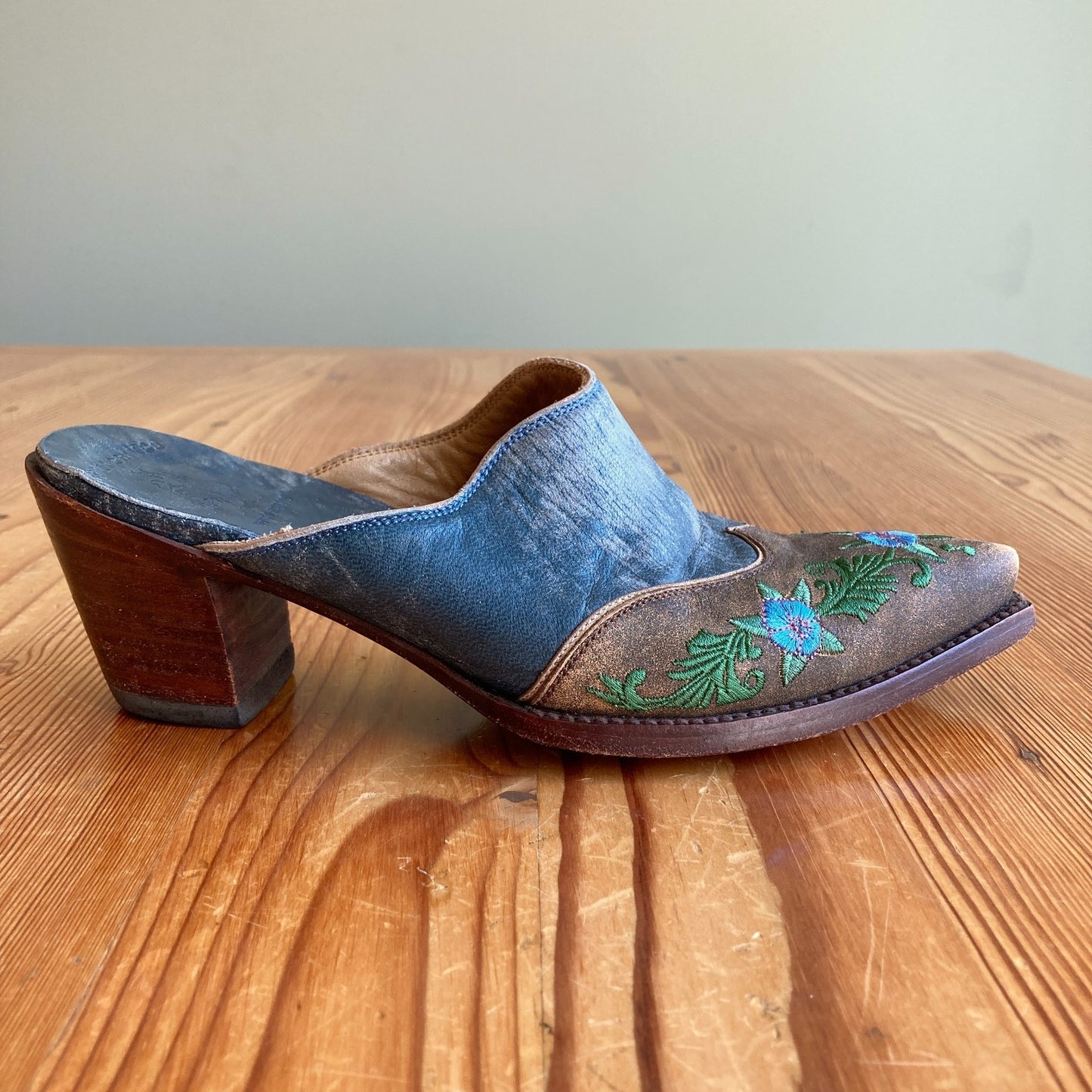 Old Gringo Blue Distressed Leather Western SnipToe Mules Shoes - Size 7 - 0811GR