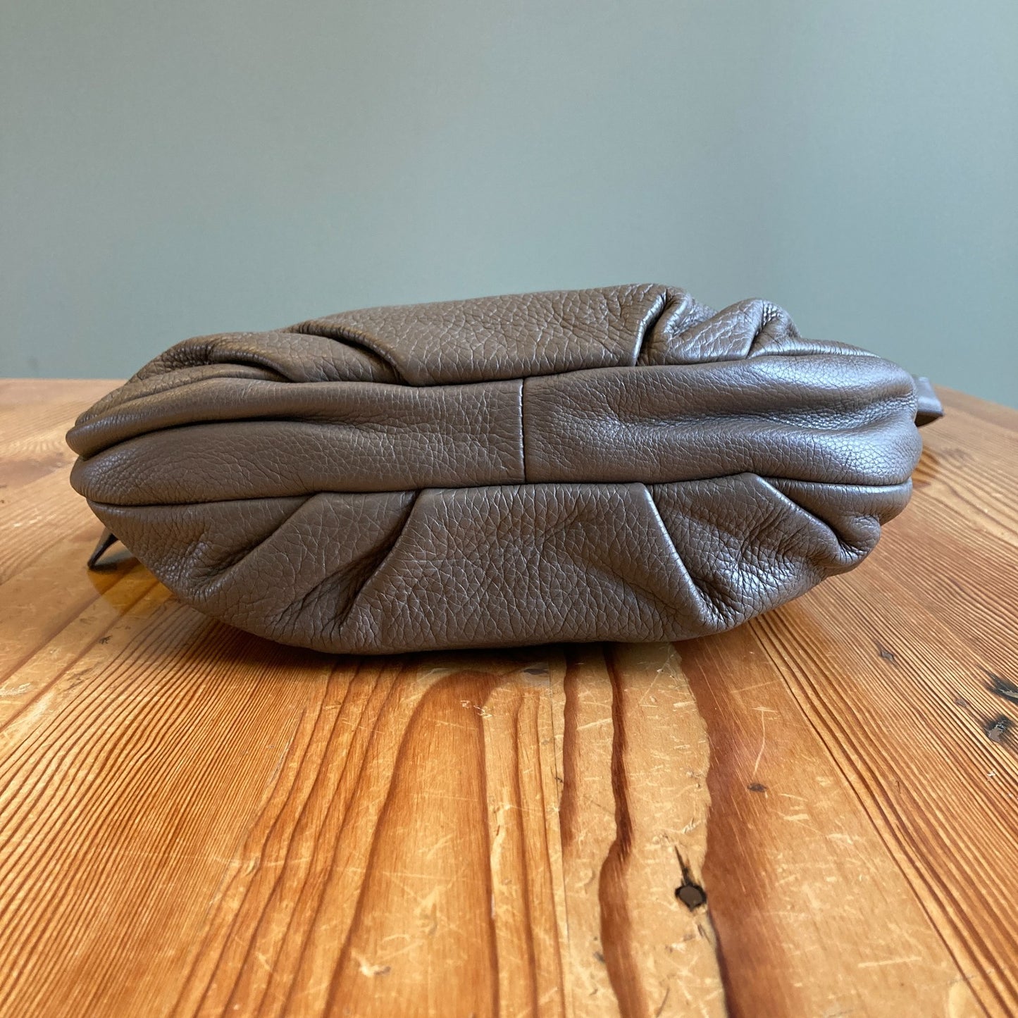 Marc by Marc Jacobs Gray Taupe Crossbody Natasha Classic Q Purse Bag 0306ML