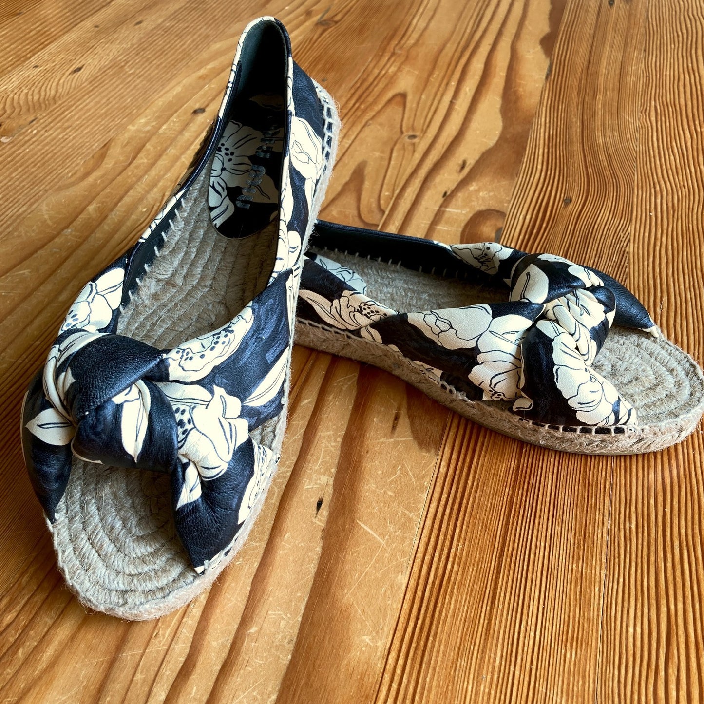Miu Miu Black White Floral Leather Jute Open Sandals - Size 39 / 8.5 - 1107TZ