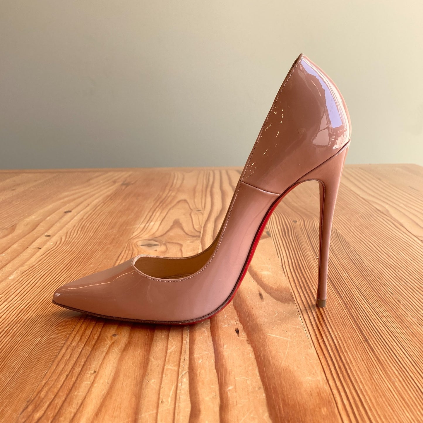 Christian Louboutin $945 Glossy Nude So Kate 120mm Heels - Size 37 / 7 - 0724ZS