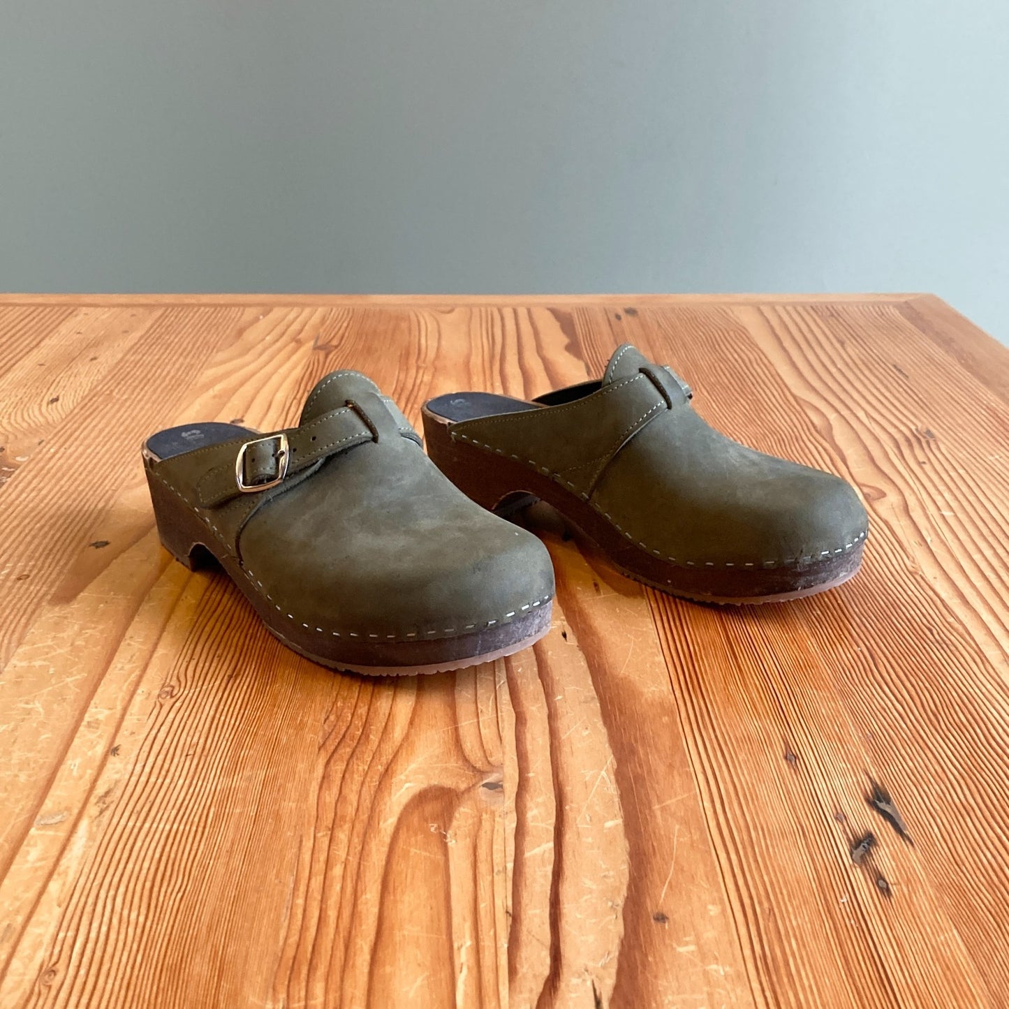 44 / 11.5 - Sandgrens Army Green Leather Open Heel Wooden Clogs Shoes 0603AG