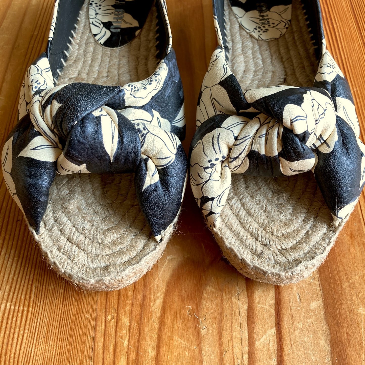 Miu Miu Black White Floral Leather Jute Open Sandals - Size 39 / 8.5 - 1107TZ