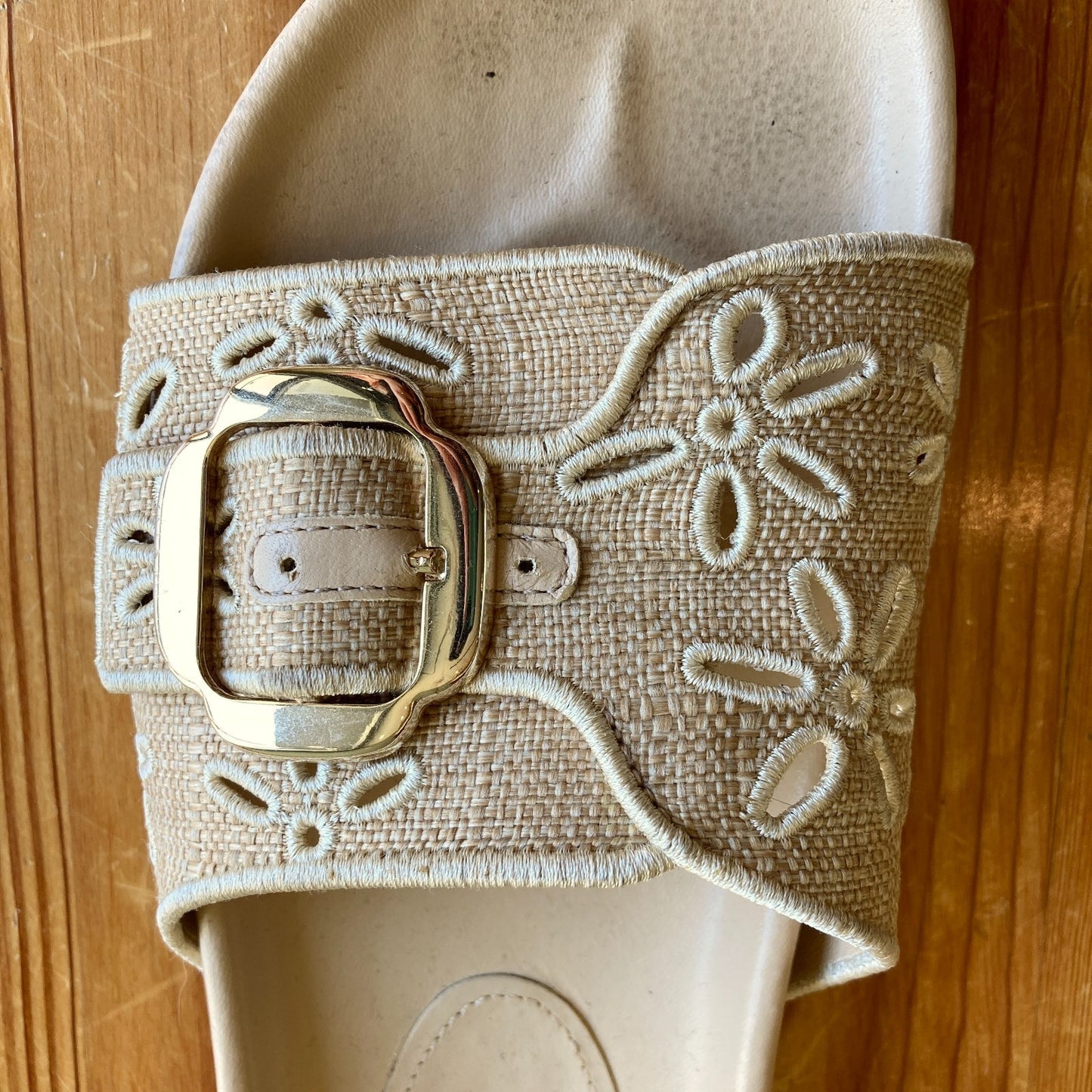 Larroude $250 Eyelet Embroidered Big Buckle Chloe Sandals - Size 8.5 - 1011SC