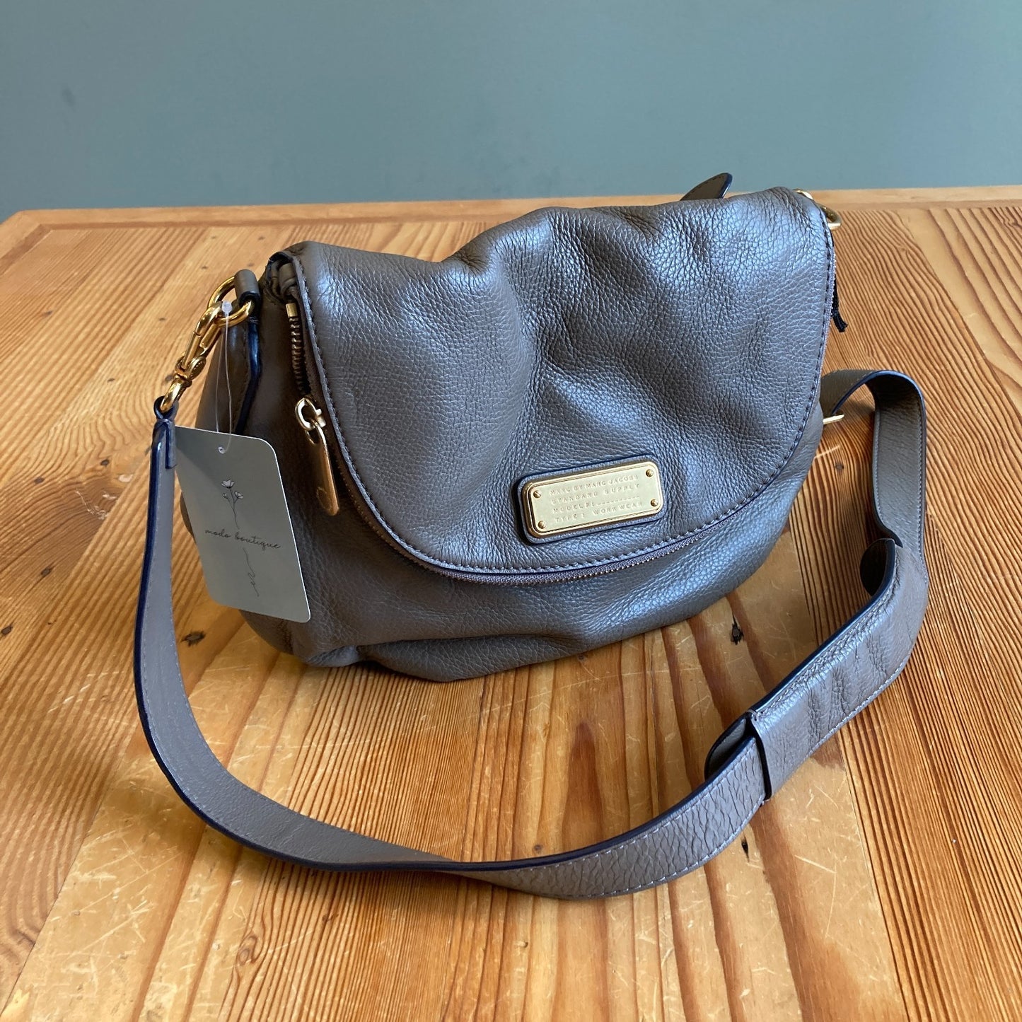 Marc by Marc Jacobs Gray Taupe Crossbody Natasha Classic Q Purse Bag 0306ML