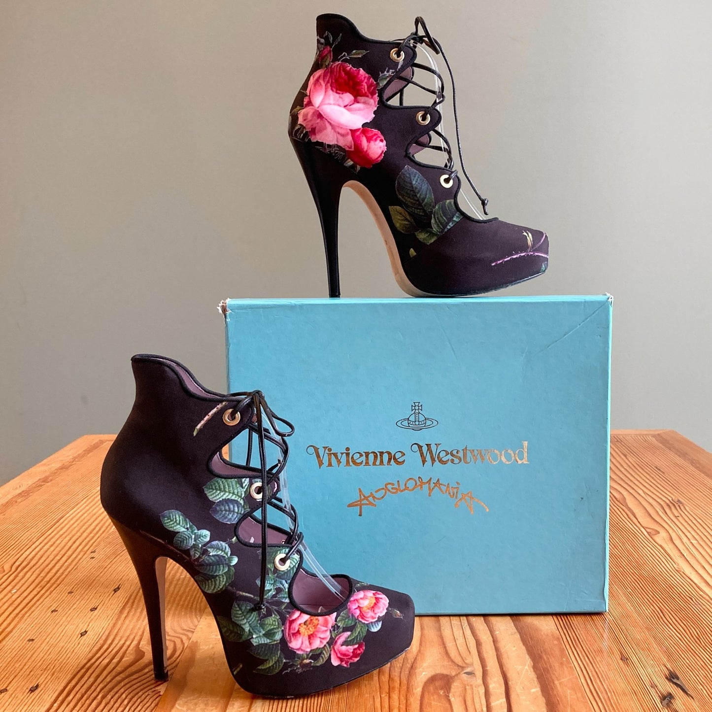 40 / 10 - Vivienne Westwood Anglomania Black Floral Lace Up Heels w/ Box 1021KD