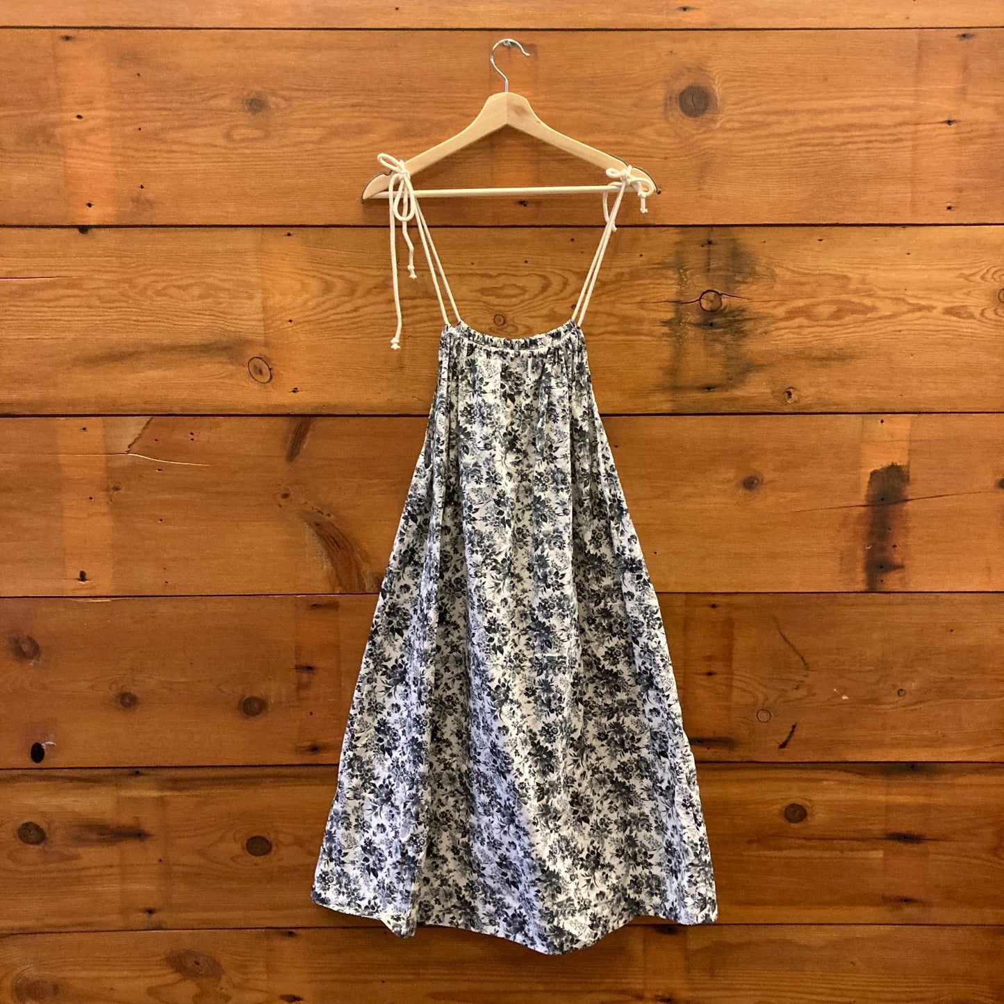 O/S - PIP SQUEAK CHAPEAU Navy White Floral Cotton Tie Strap Dress 0416JW