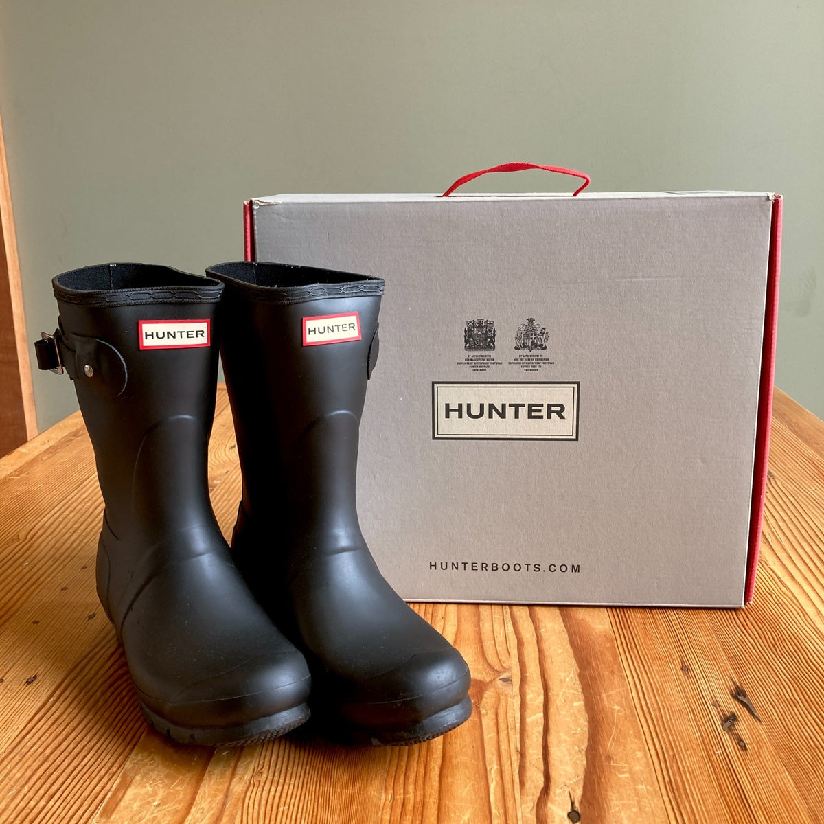 Hunter Black Original Short Rubber Rain Pull On Boots - Size 7 - w/ box - 0724HT