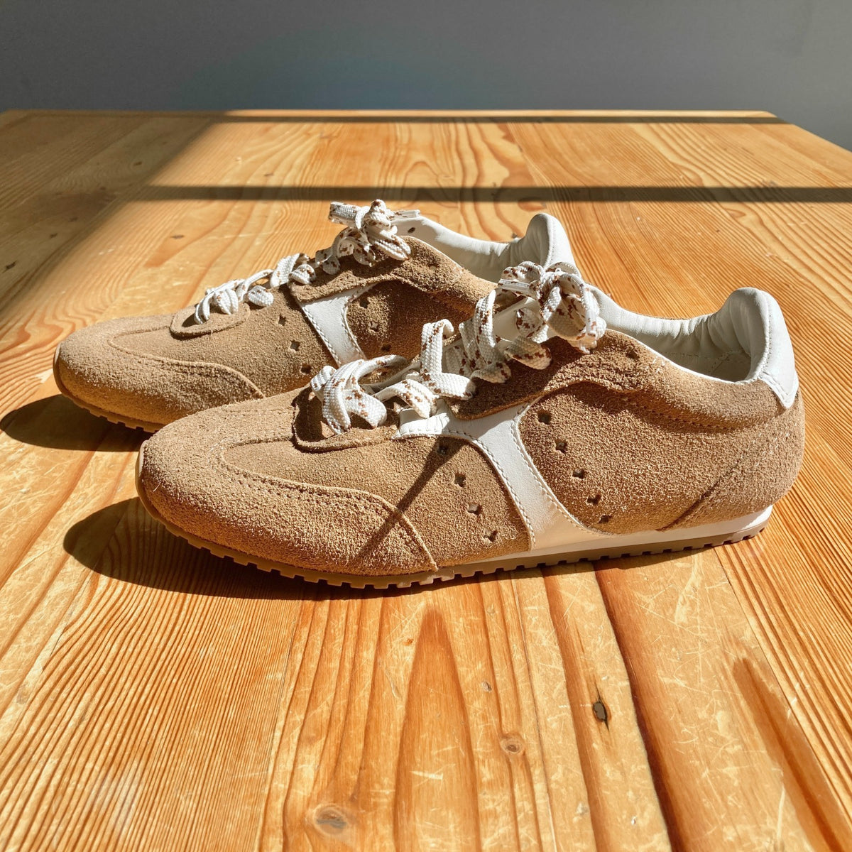 Larroude NEW Brown & White Suede Stella Sneakers Shoes - Size 7 - 0320JS