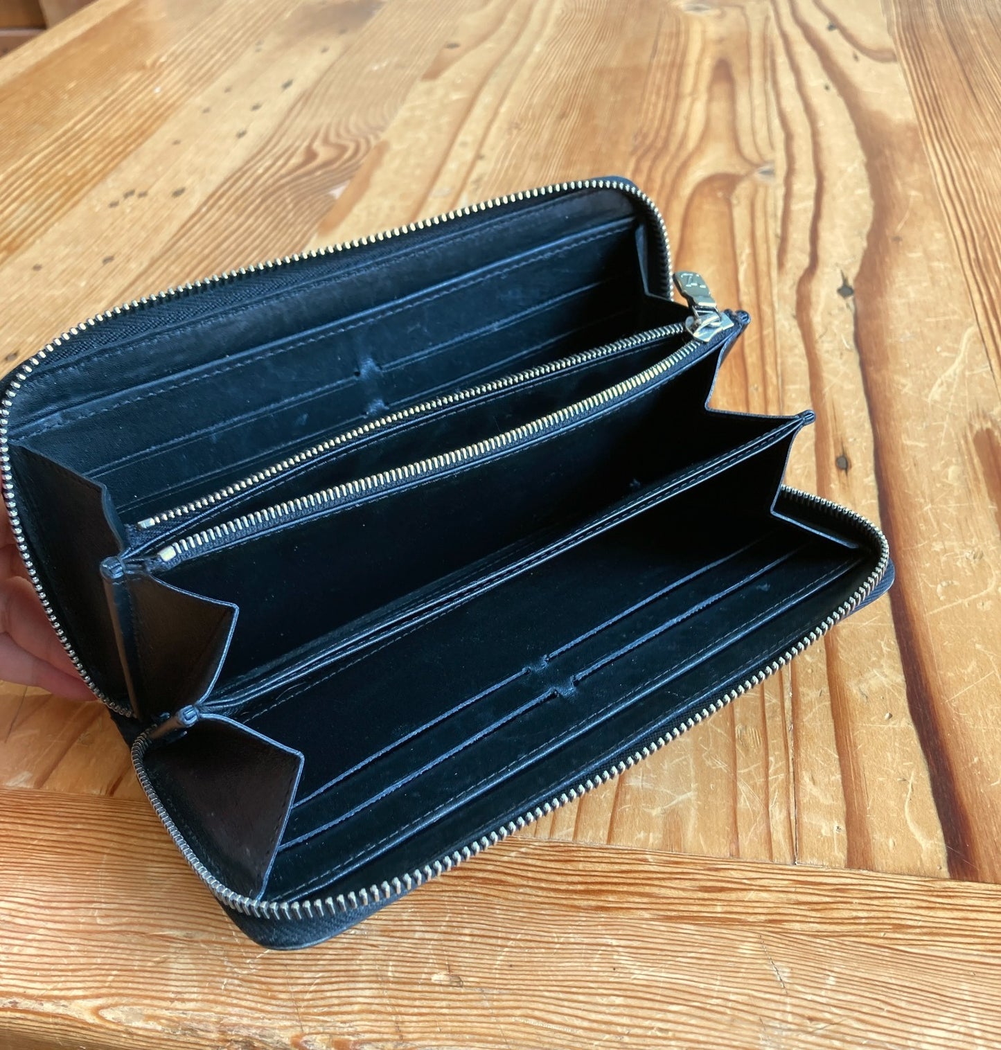 Louis Vuitton Black Smooth Leather Zippy Zip Around Wallet - 0209SB