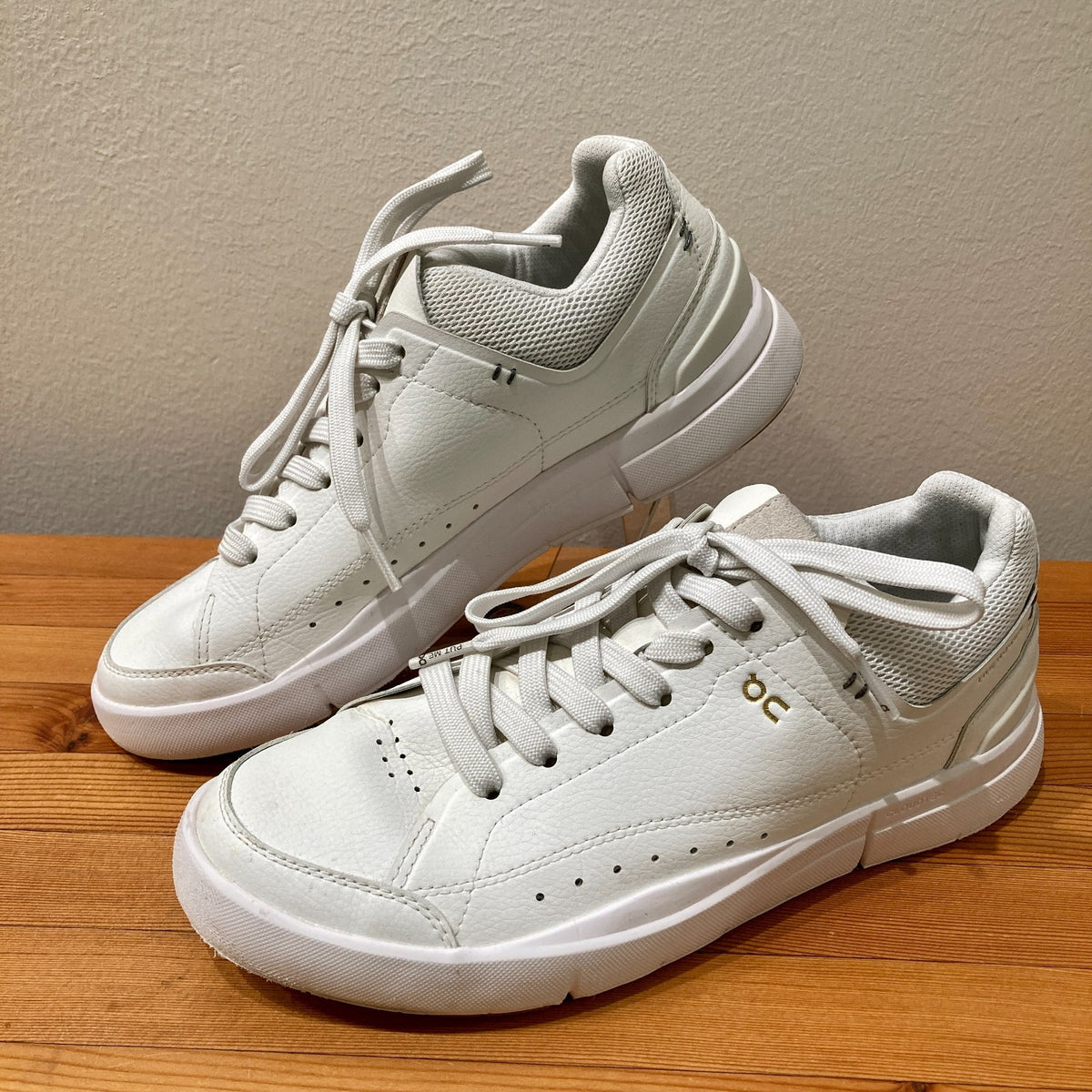 ON White The Roger Centre Court Sneaker Womens Shoes - Size 7.5 - 1011MM