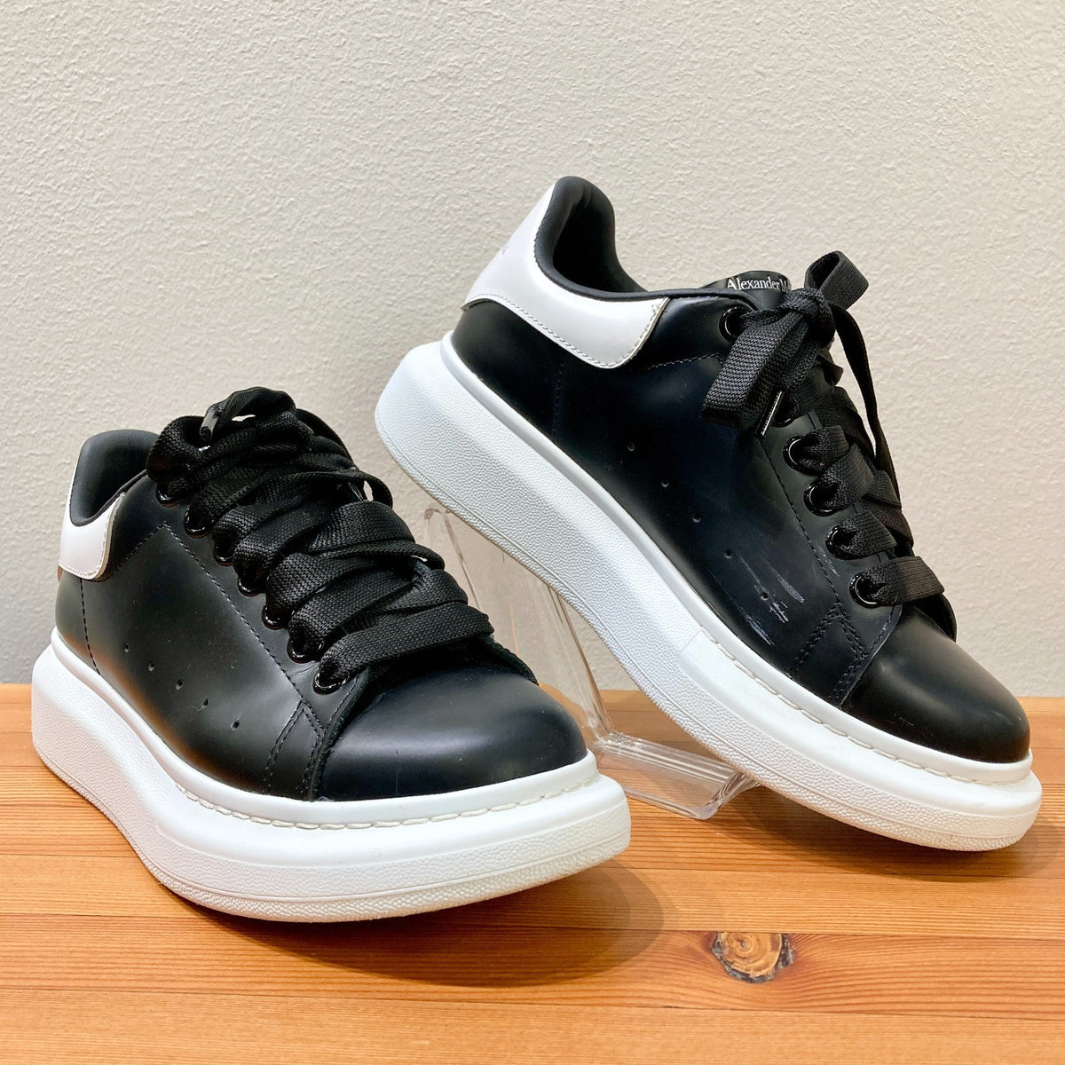 Alexander McQueen $590 Black Oversized Sneakers *damage - Size 39 / 9 - 0320JS