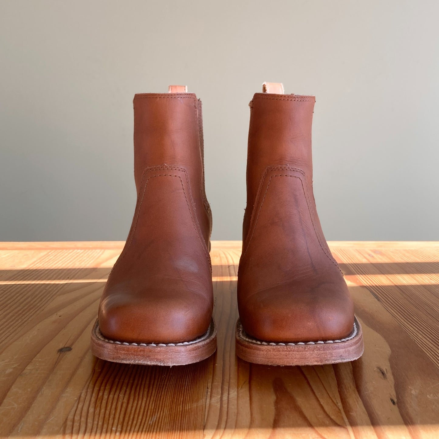 7.5 - Frye Saddle Brown Leather Campus Chelsea Womens Boots 0408JS