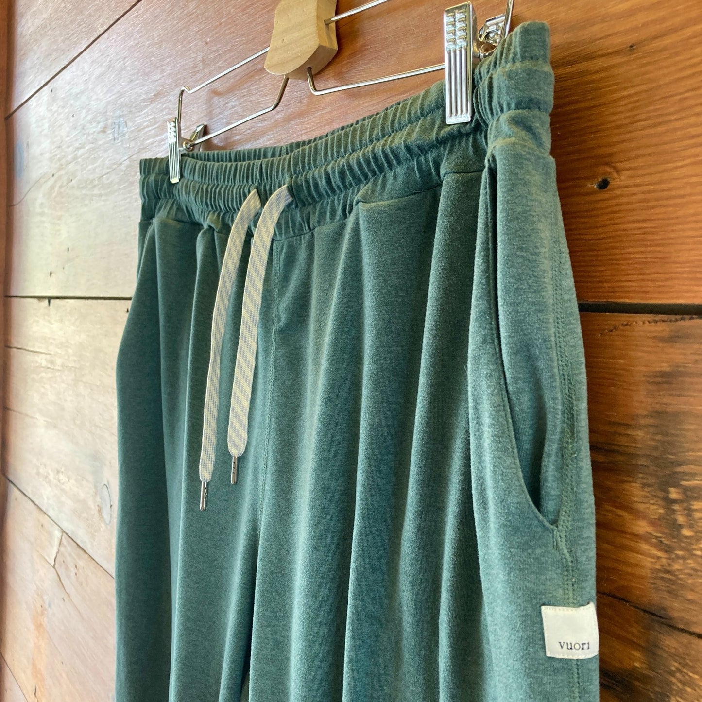 Vuori Green Performance Jogger Womens Athletic Pants - Size XL - 0322MA
