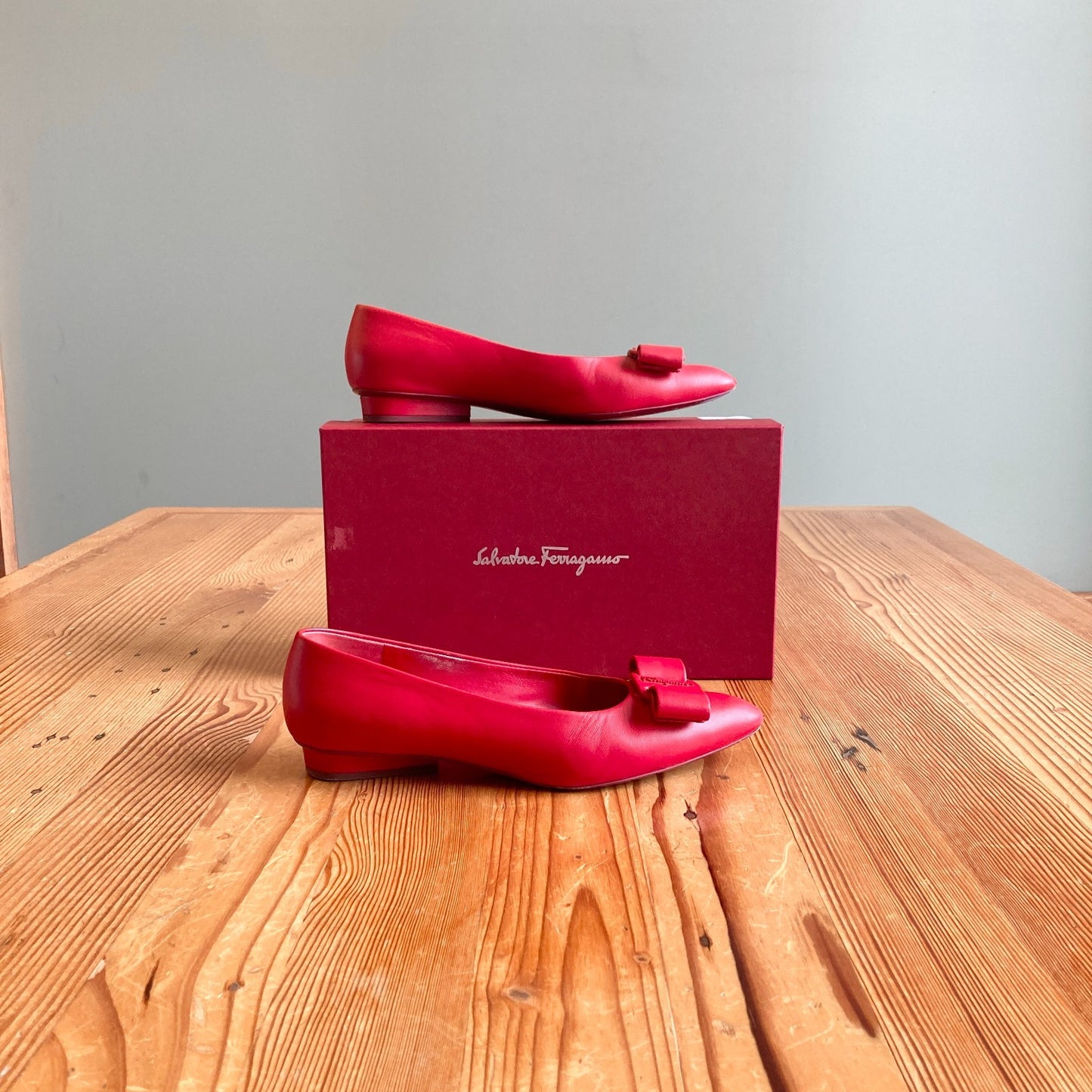 8.5 - Ferragamo Red Leather Bow Toe Viva Flats Shoes w/ Box *skuffed toe 0419NR