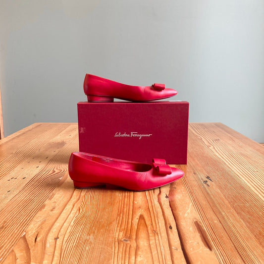 8.5 - Ferragamo Red Leather Bow Toe Viva Flats Shoes w/ Box *skuffed toe 0419NR