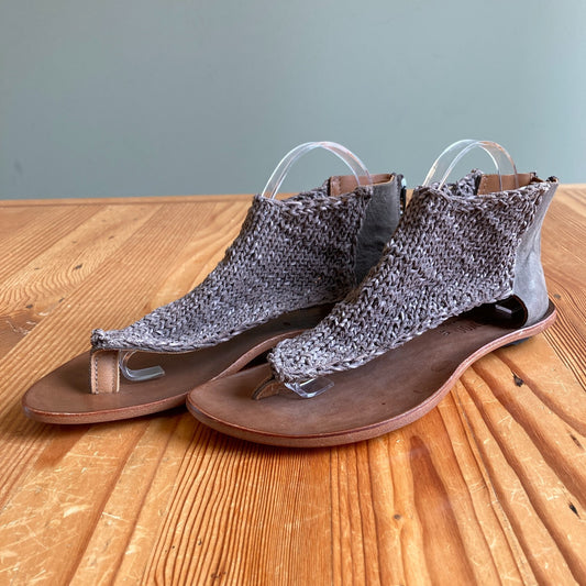 Cydwoq Gray Woven Thong Leather Dion Flat Sandals - Size 40 / 10 - 1114LH