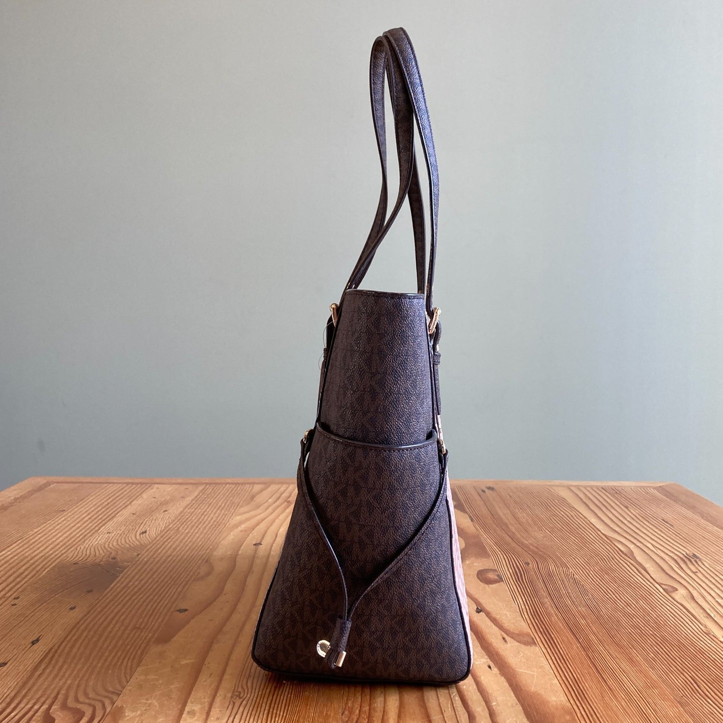 Michael Kors Fawn Voyager Medium Crossgrain Two-Tone Leather Tote Bag - 0328MM