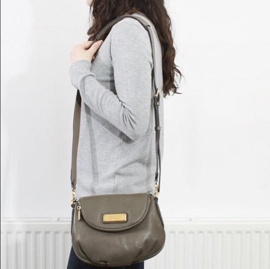 Marc by Marc Jacobs Gray Taupe Crossbody Natasha Classic Q Purse Bag 0306ML