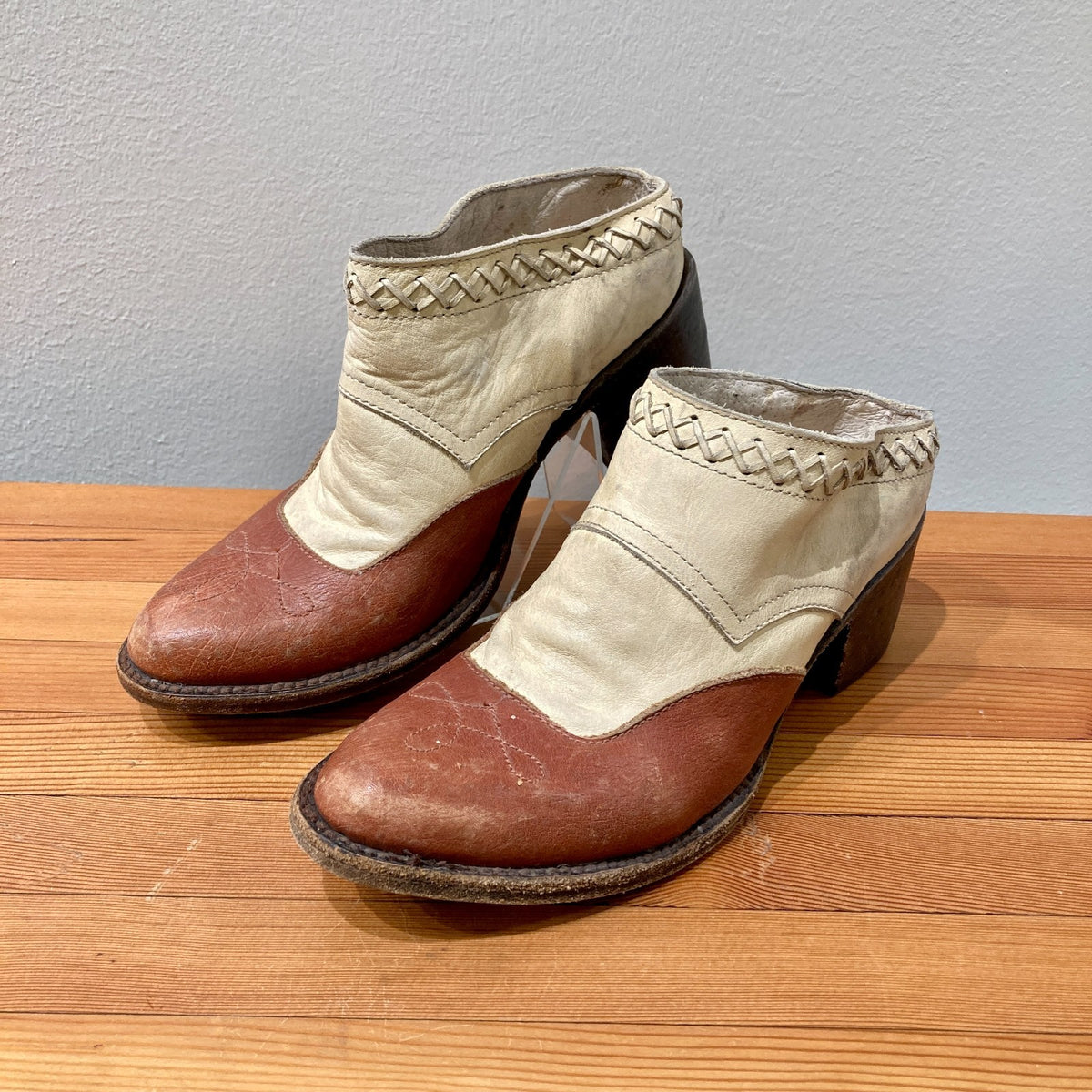 Freebird by Steven Brown White Western Prisn Mules Shoes - Size 6 - 0312IG
