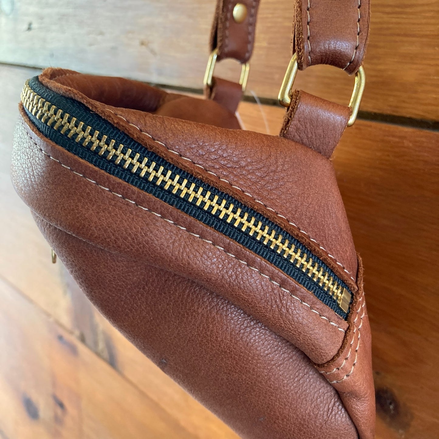 Neva Opet $160 Brown Soft Leather Zip Around Circle Purse - 0106KA