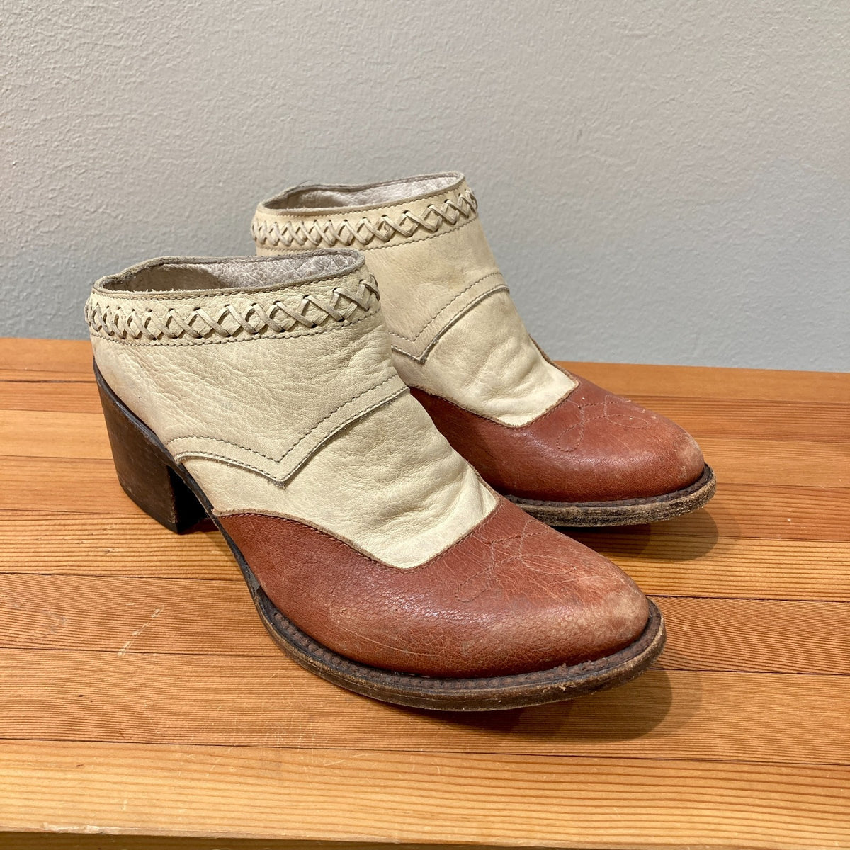 Freebird by Steven Brown White Western Prisn Mules Shoes - Size 6 - 0312IG