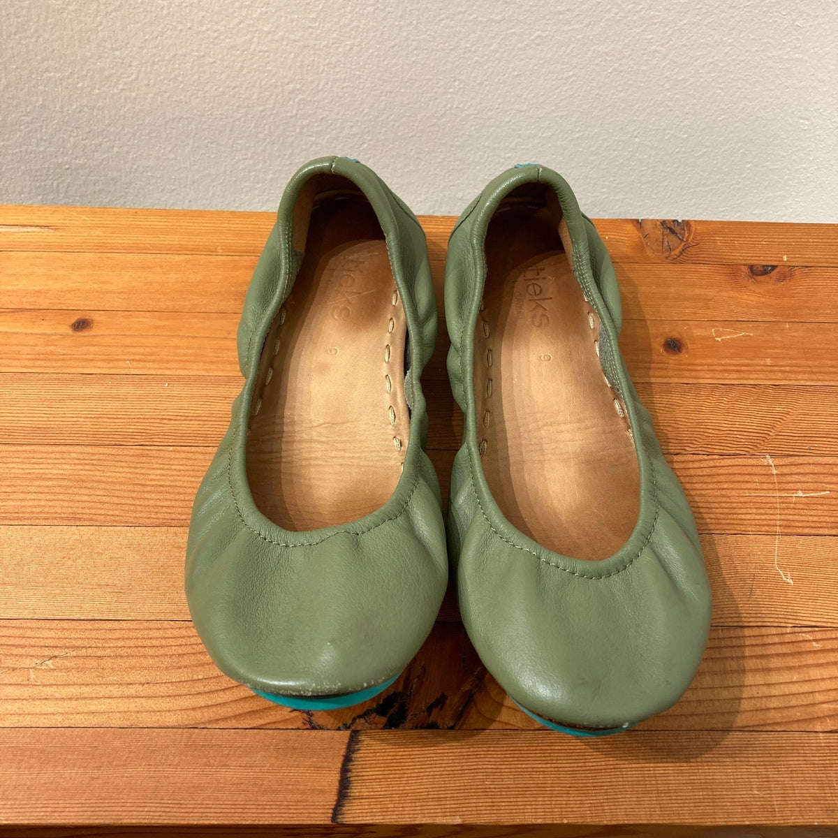 Tieks by Gavrieli Olive Leather Ballet Flats Foldable Shoes - Size 9 - 0327BH