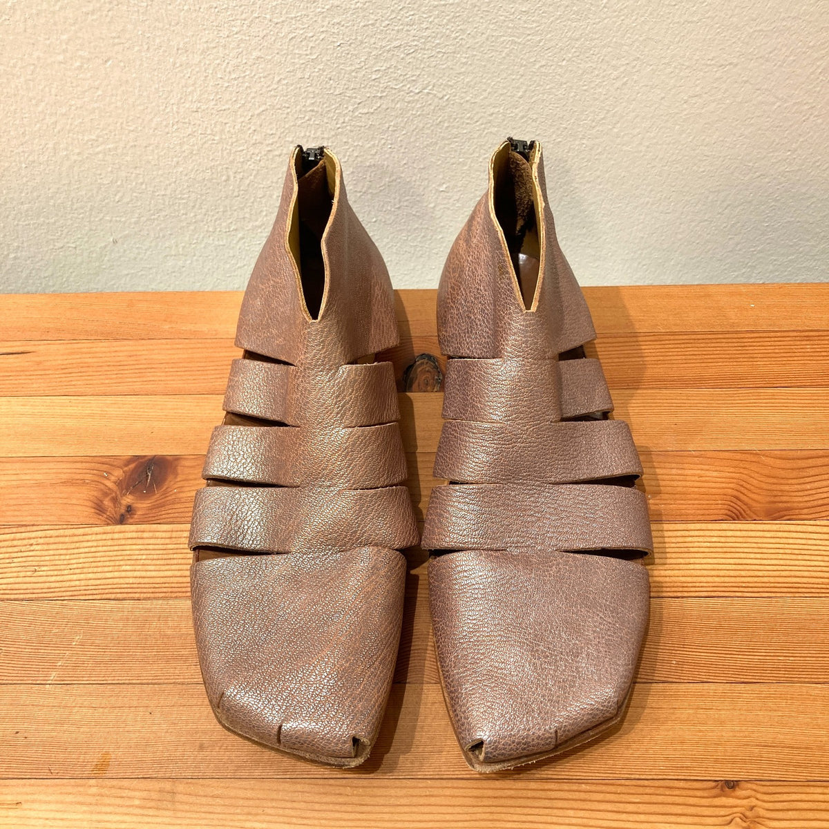 Cydwoq Bronze Leather Cut Out Spiritual Flats Shoes - Size 39 / 9 - 1122CT