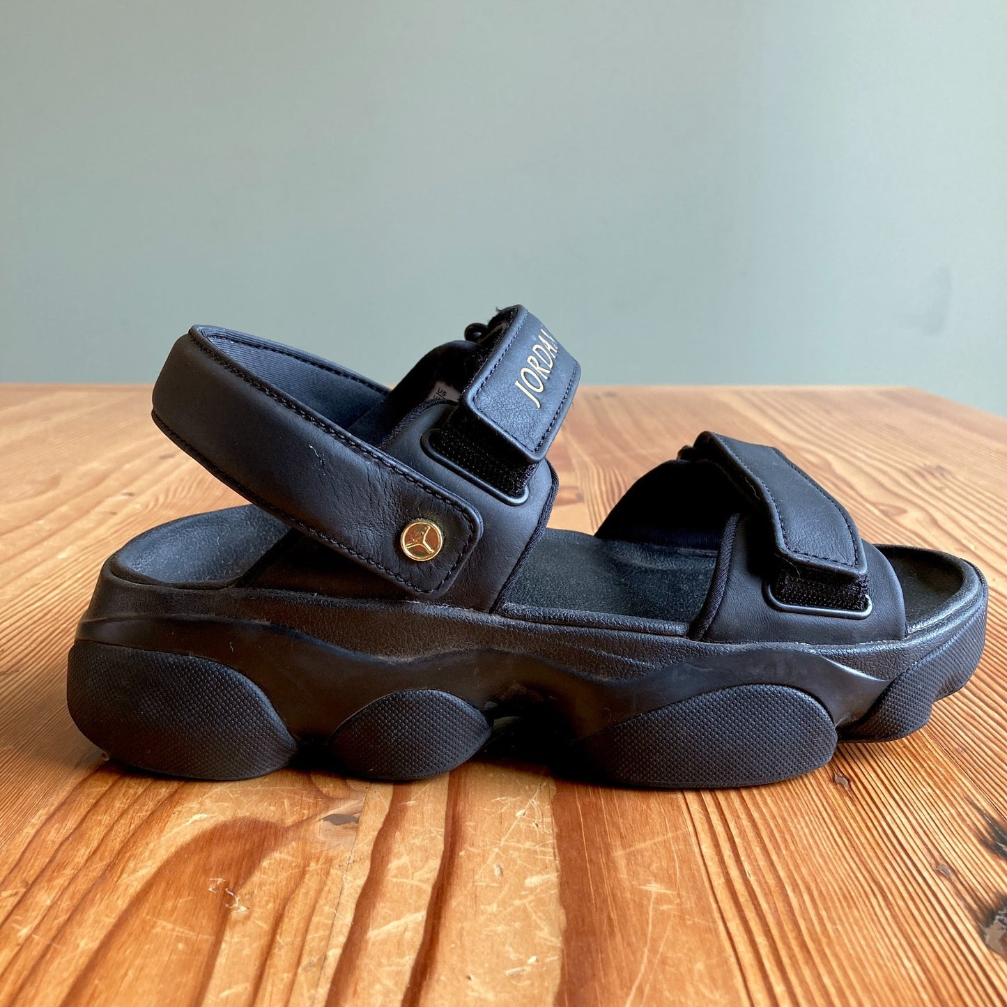 Nike Black Leather Jordan Deja Chunky Molded Sole Sandals - Size 7 - 1016LD