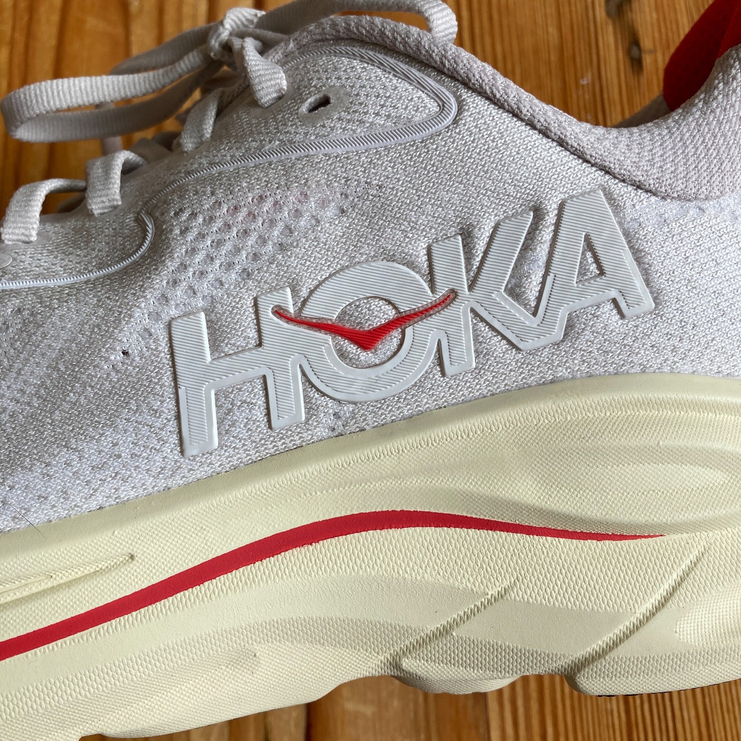 Hoka One One White Clifton 10 Sneakers Shoes w/ Box - Size 8.5 - 0425SV