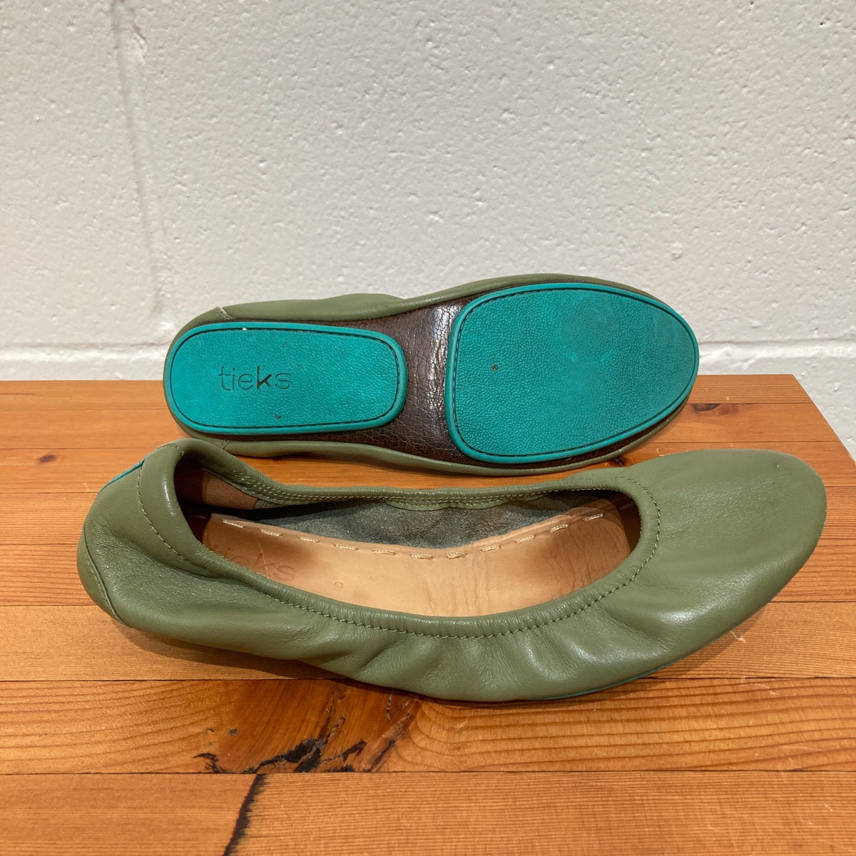 Tieks by Gavrieli Olive Leather Ballet Flats Foldable Shoes - Size 9 - 0327BH