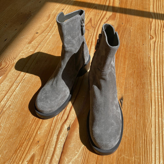 Stuart Weitzman NEW Grey Suede 5050 Bold Zip Ankle Boots - Size 6 - 0320JS