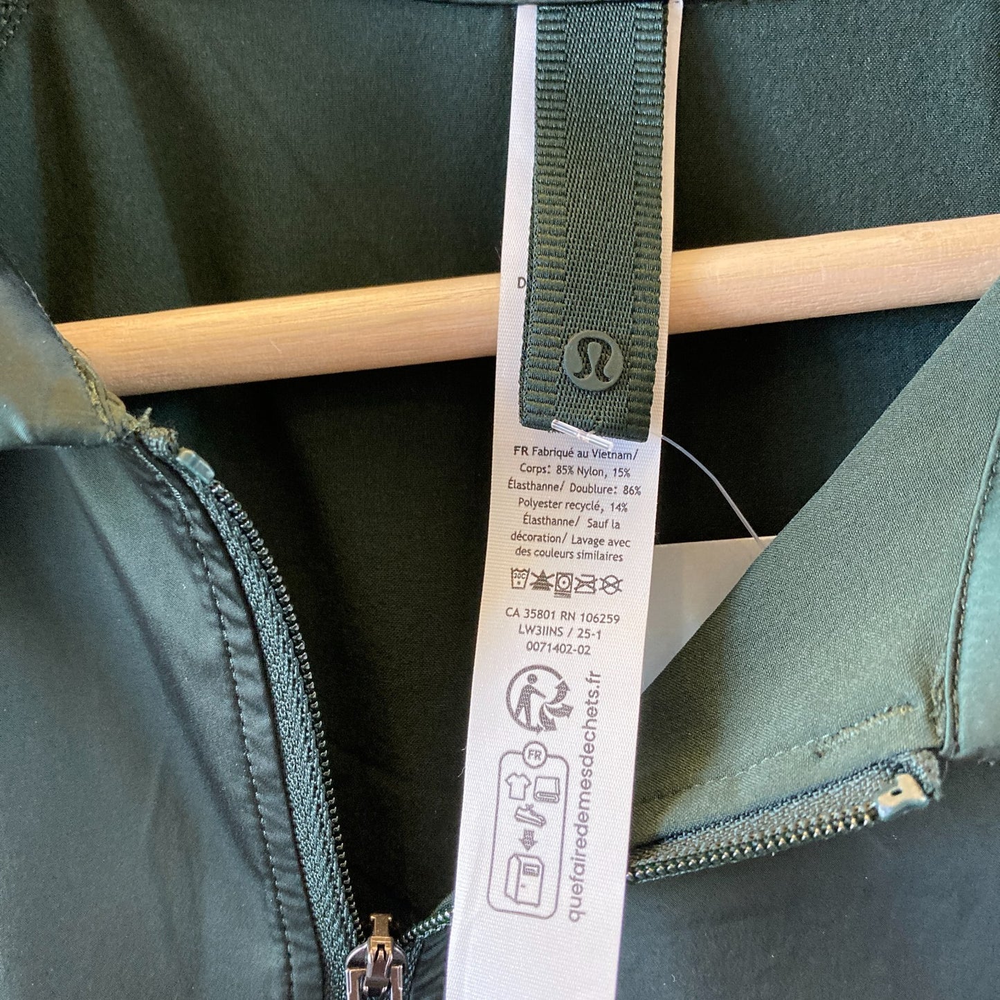 Lululemon Dark Green Stretch Satin Zip Up Training Jacket - Size XL - 1203TR