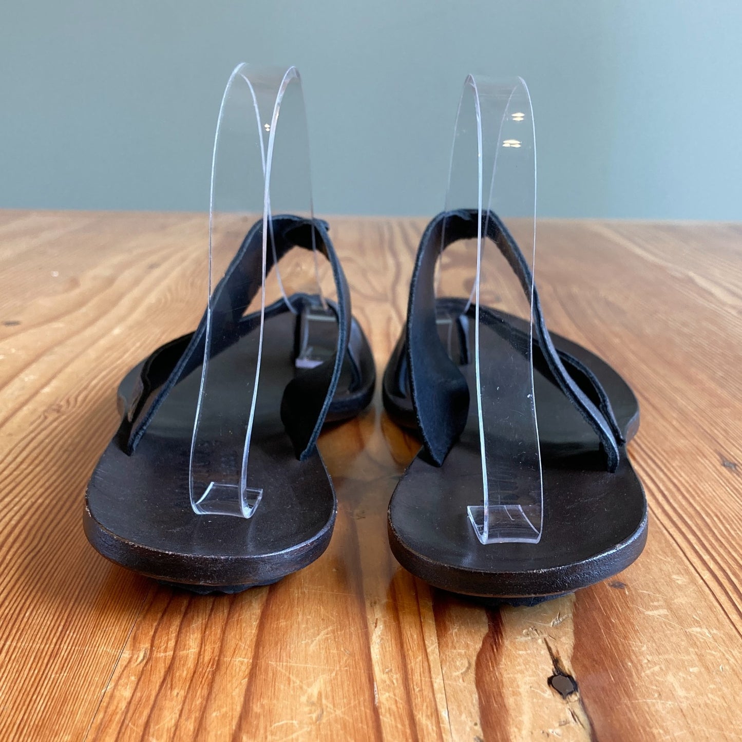 Cydwoq Gray Metallic Leather Cat Flat Sandals - Size 40 / 10 - 1114LH