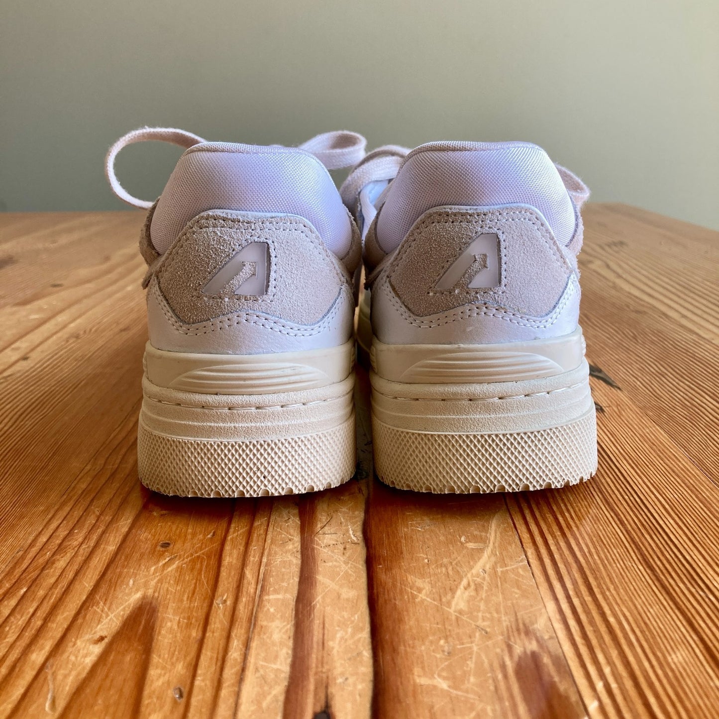 Autry $225 CLC Low-Top Platform Sneakers Shoes - Size 39 / 9 -  0614MA