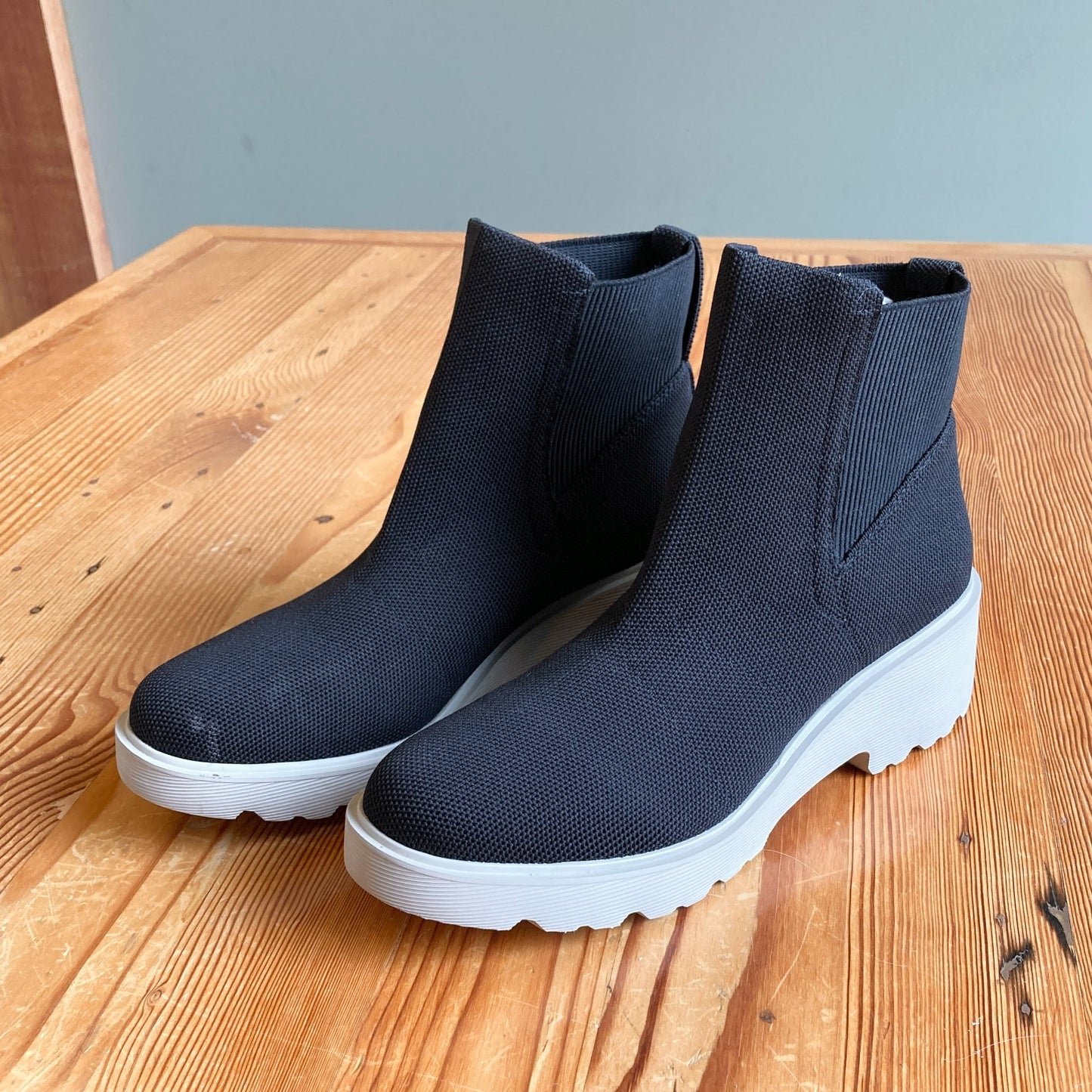 42 / 10-10.5 - Vivaia Black Round-Toe Platform Chunky Everly Boots 3333MC