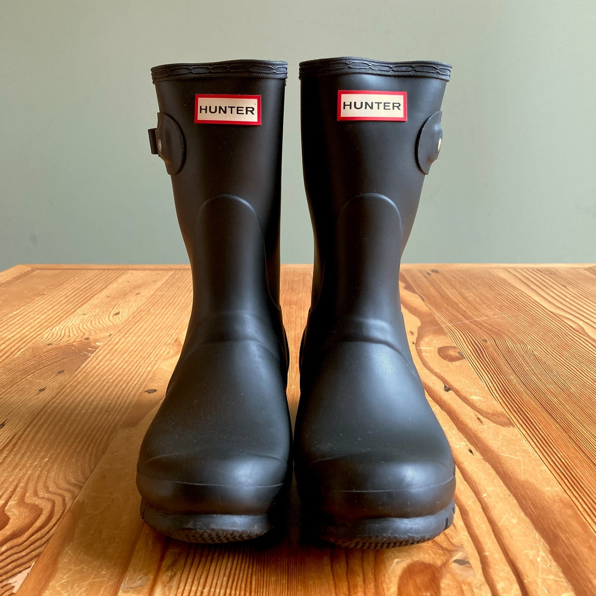 Hunter Black Original Short Rubber Rain Pull On Boots - Size 7 - w/ box - 0724HT