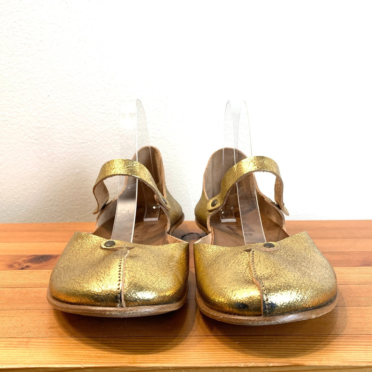 Cydwoq Gold Crackled Leather Maryjane Rouns Toe Flats Shoes - Size 39 - 0721DK