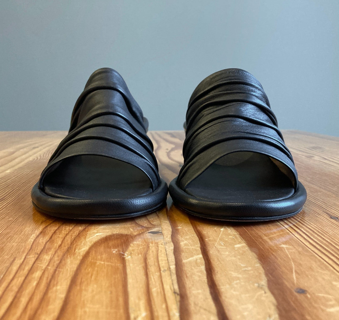 40 - Lauren Manoogian Black Leather Ruche Slide Heels Shoes NEW w/ Box 0416JW