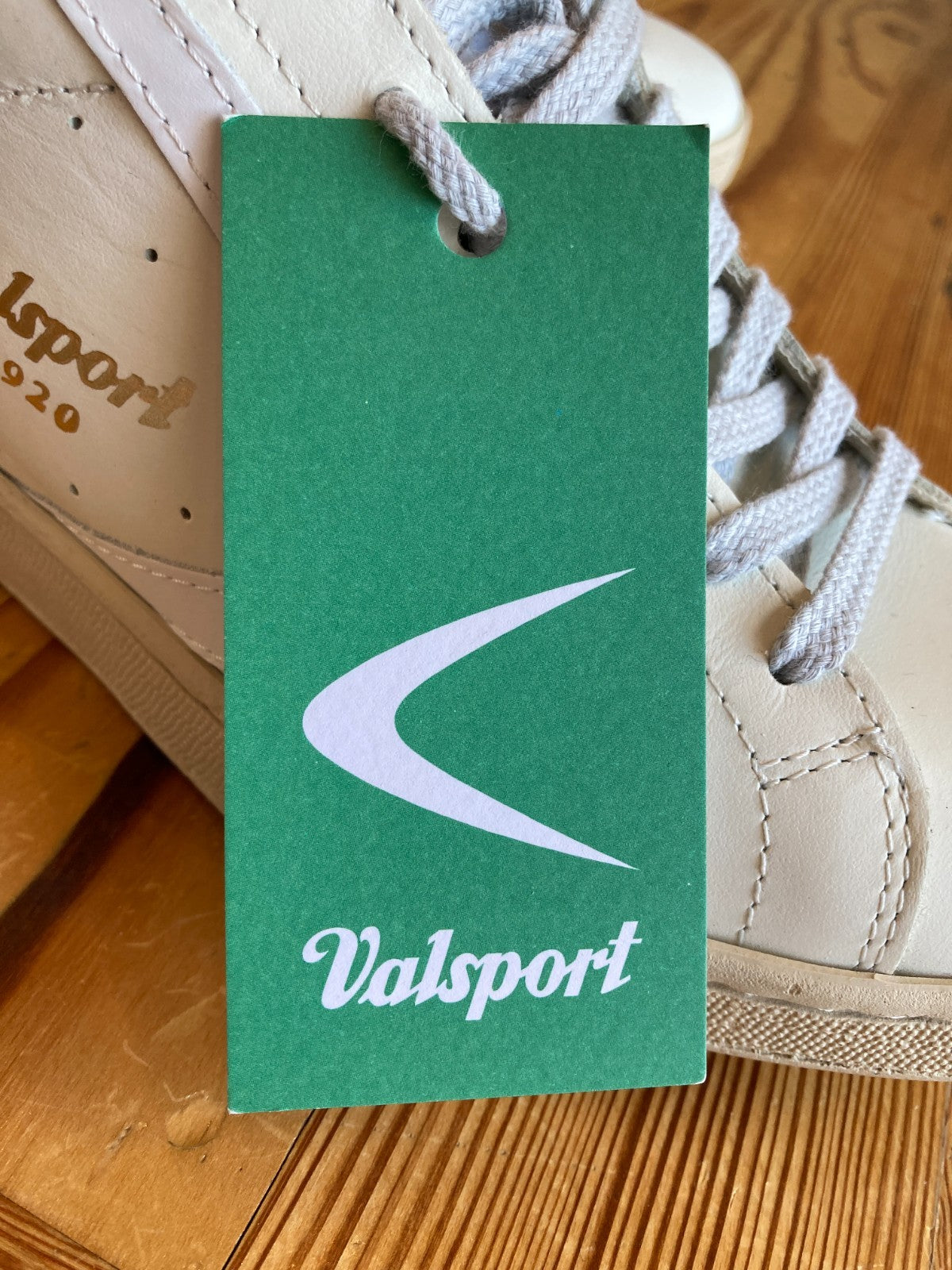 Valsport $296 White Leather Tournament Shoes - Size 38 - NEW w/ Box - 4427SC