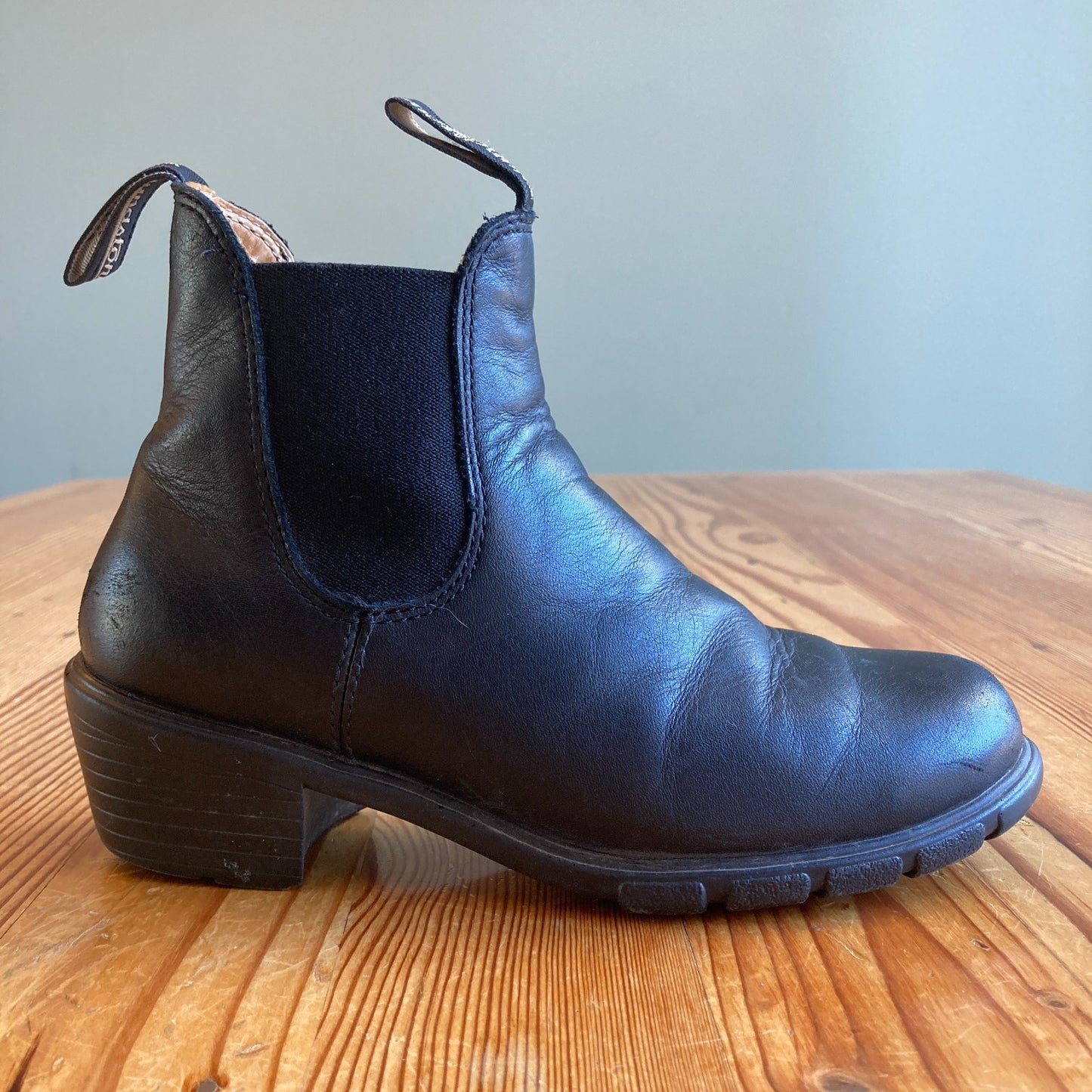 Blundstone $210 Black Leather 1671 Heeled Chelsea Ankle Boots - Size 6 - 0607EP