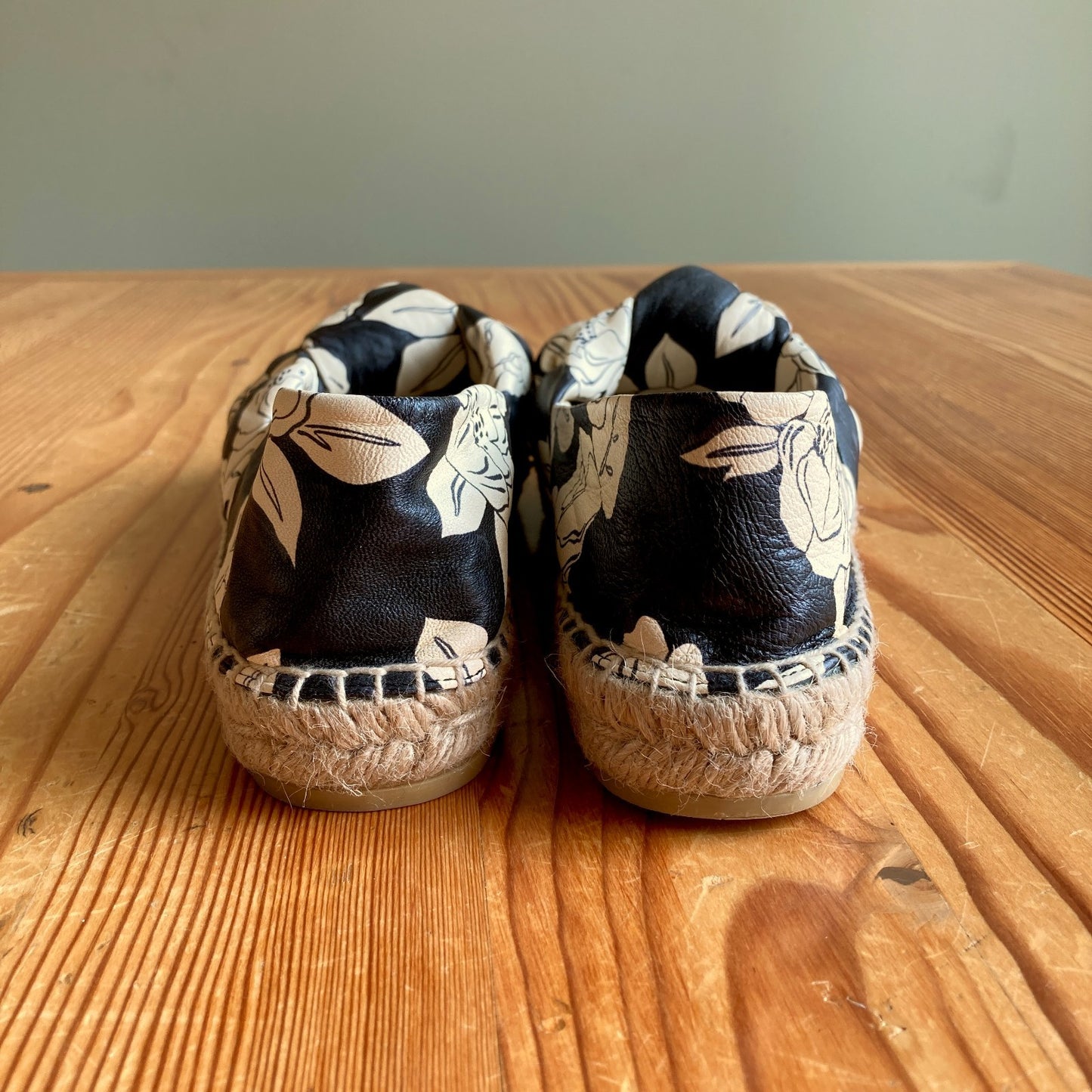 Miu Miu Black White Floral Leather Jute Open Sandals - Size 39 / 8.5 - 1107TZ