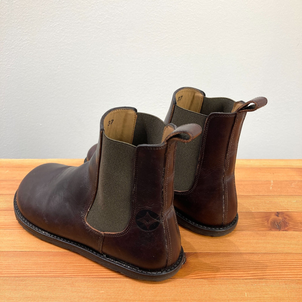 Gaucho Ninja Brown Campo Barefoot Chelsea Boots - Size 37 / 7 - 1107MB