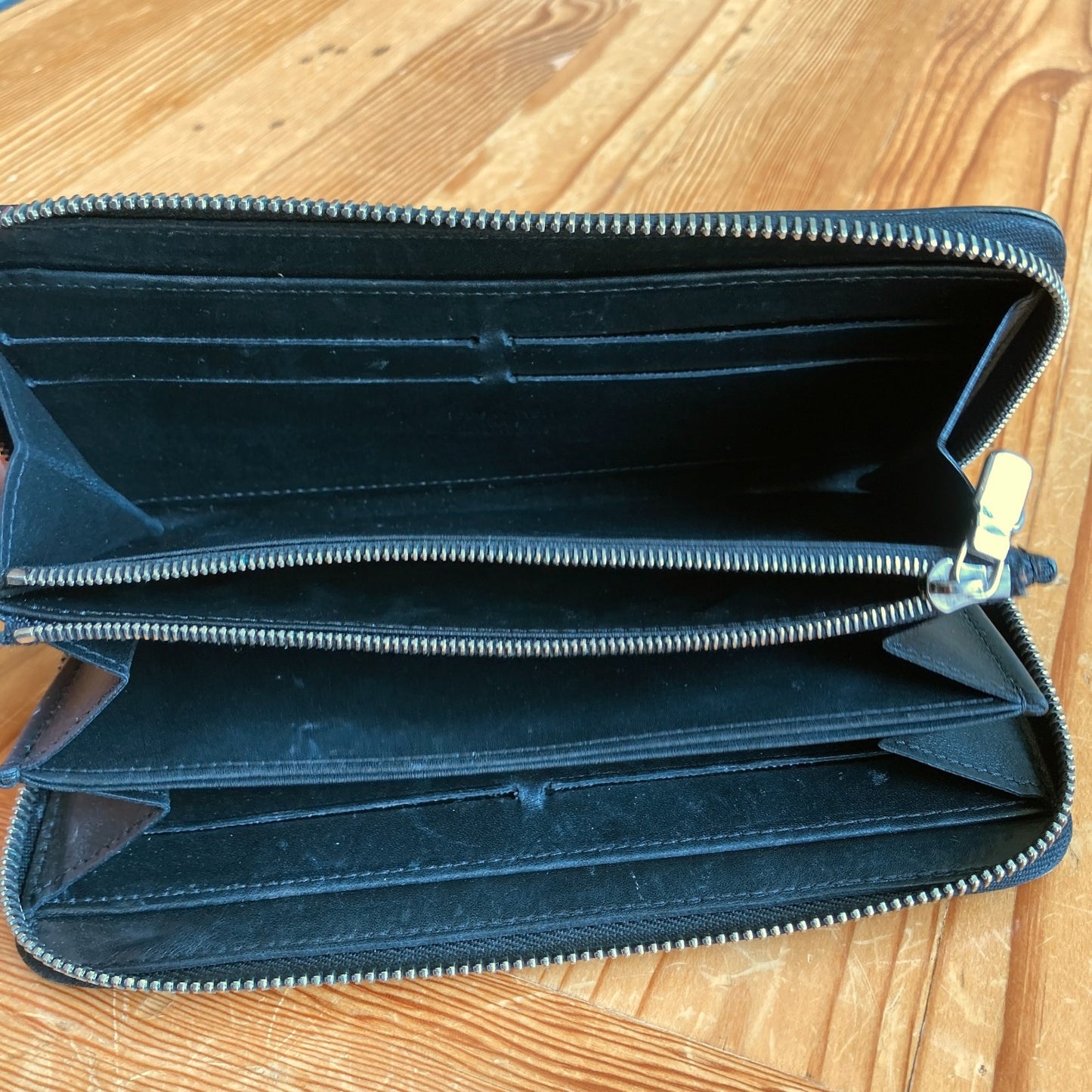 Louis Vuitton Black Smooth Leather Zippy Zip Around Wallet - 0209SB