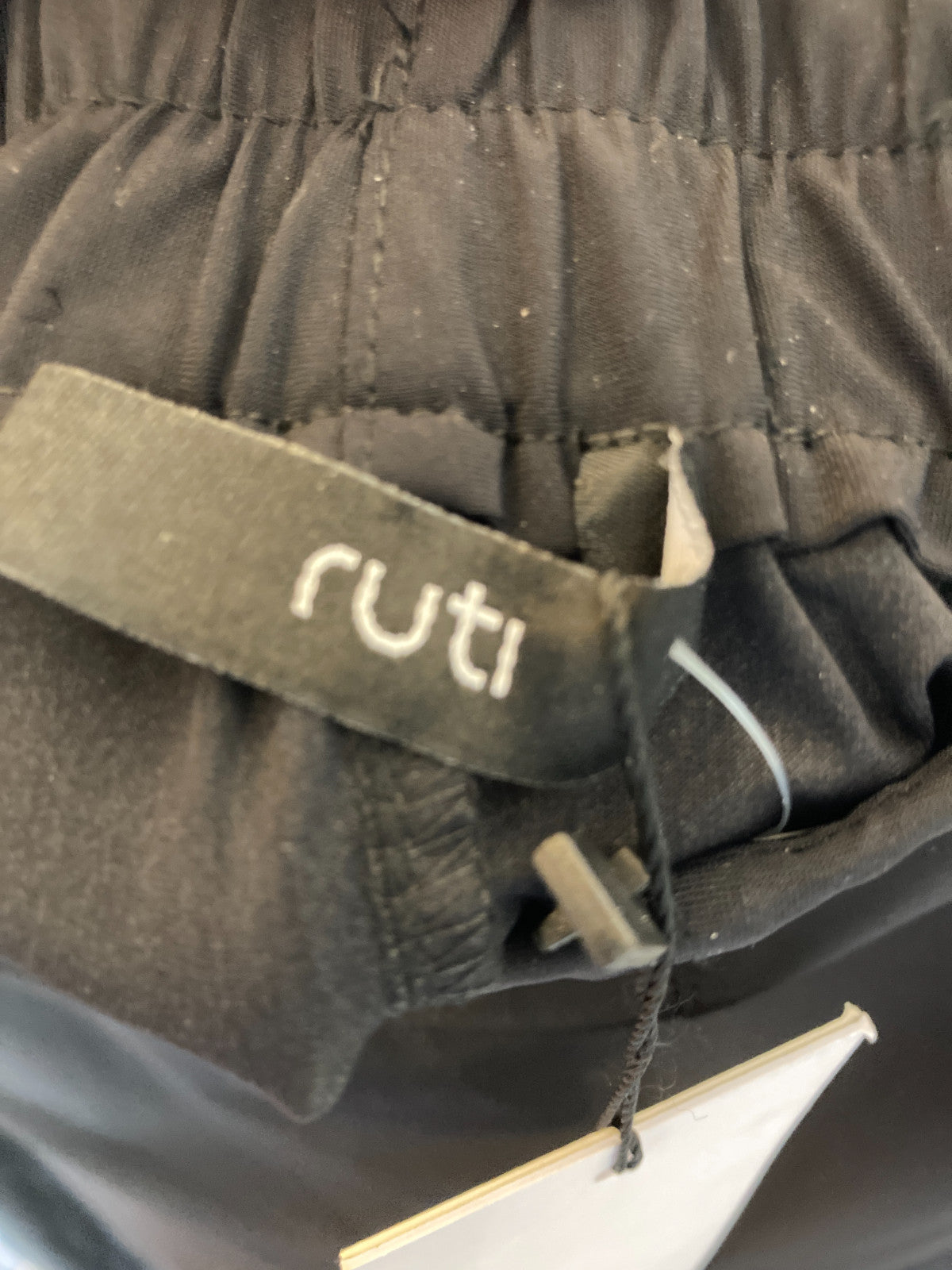 Ruti $249 Black On the Loose Work Barrel Leg Pants - Size 8 - NEW - 4427SC