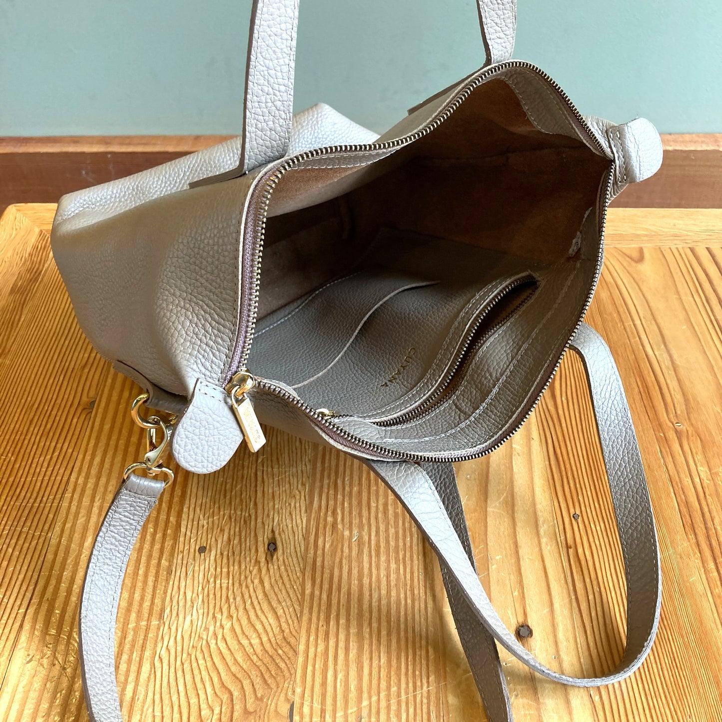 Cuyana Beige Pebbled Leather Carryall Tote Bag Purse 0131AG