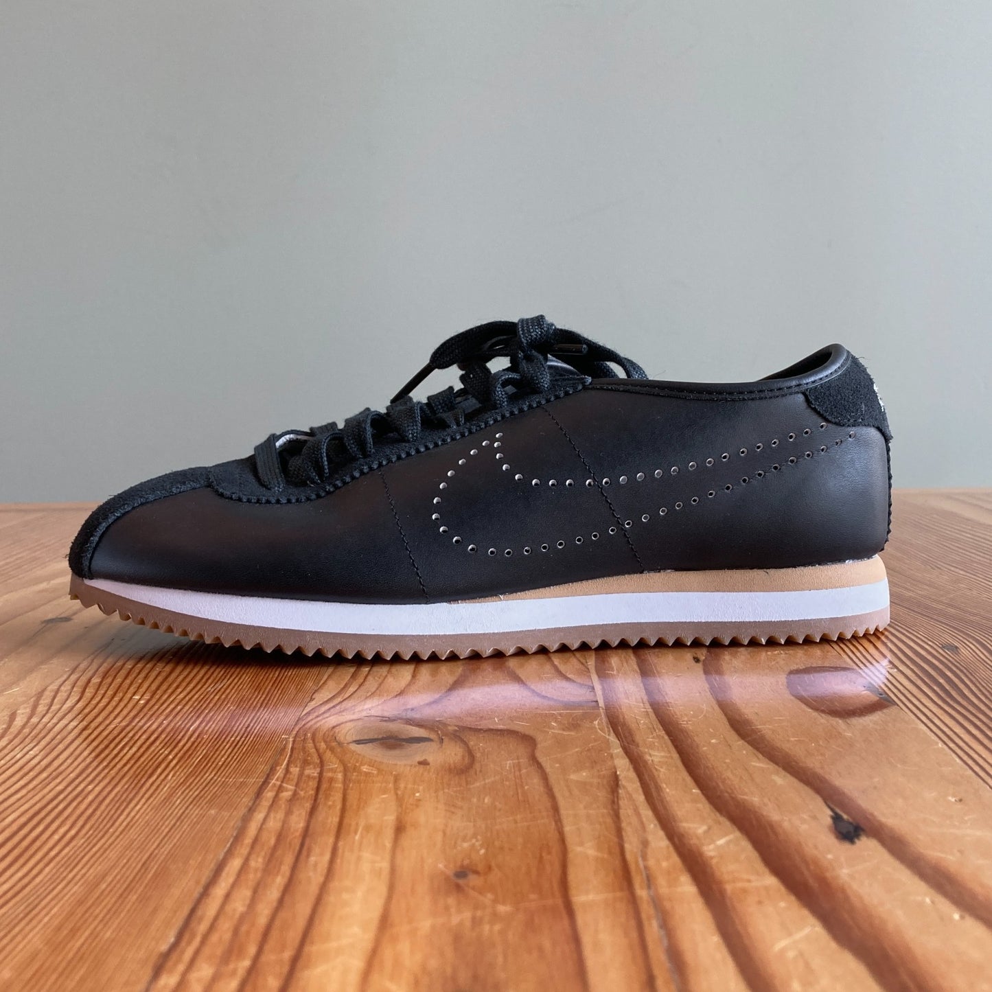 9 - Nike HQ1841 Black Leather Cortez Gum Sole Sneakers Shoes *worn once 0628AC