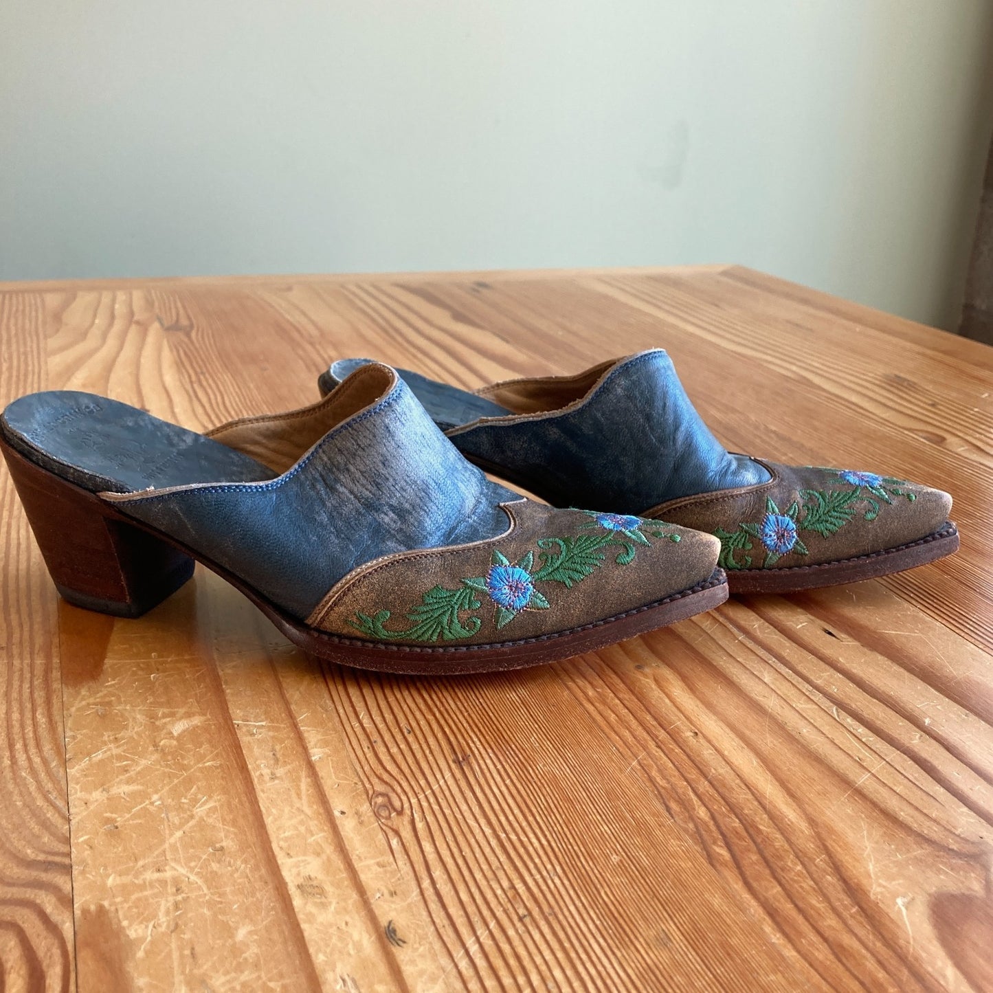 Old Gringo Blue Distressed Leather Western SnipToe Mules Shoes - Size 7 - 0811GR